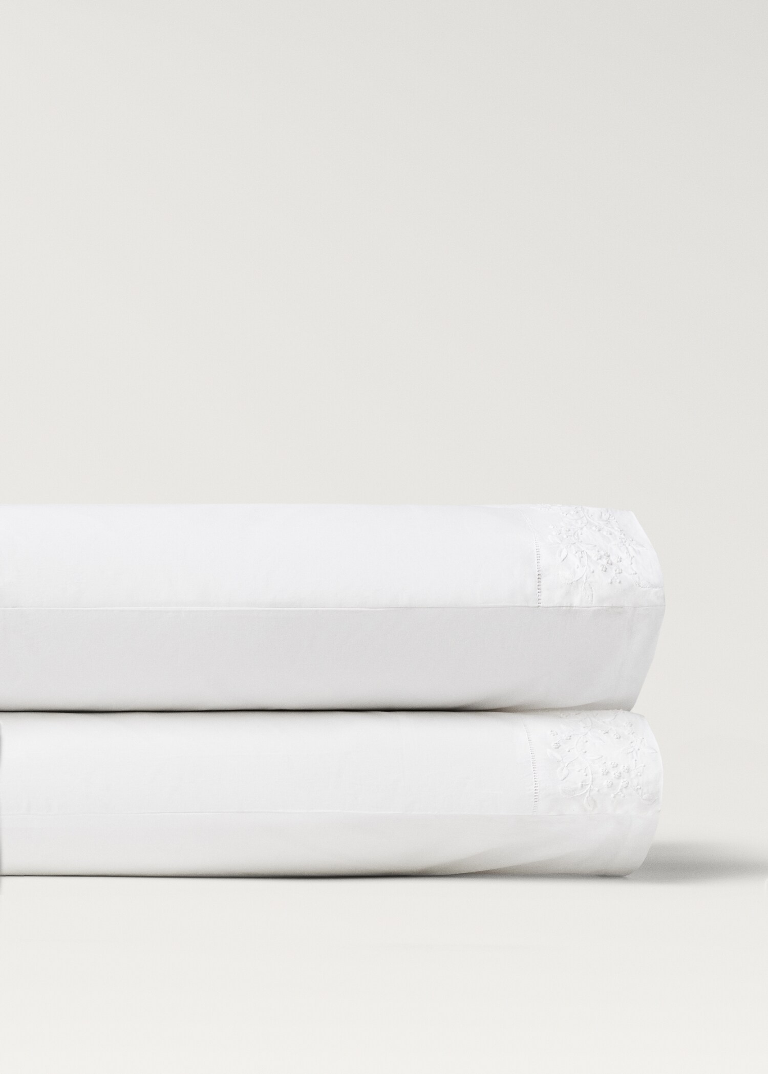 Two pillowcases in embroidered floral percale cotton 50x75 cm - Details of the article 1