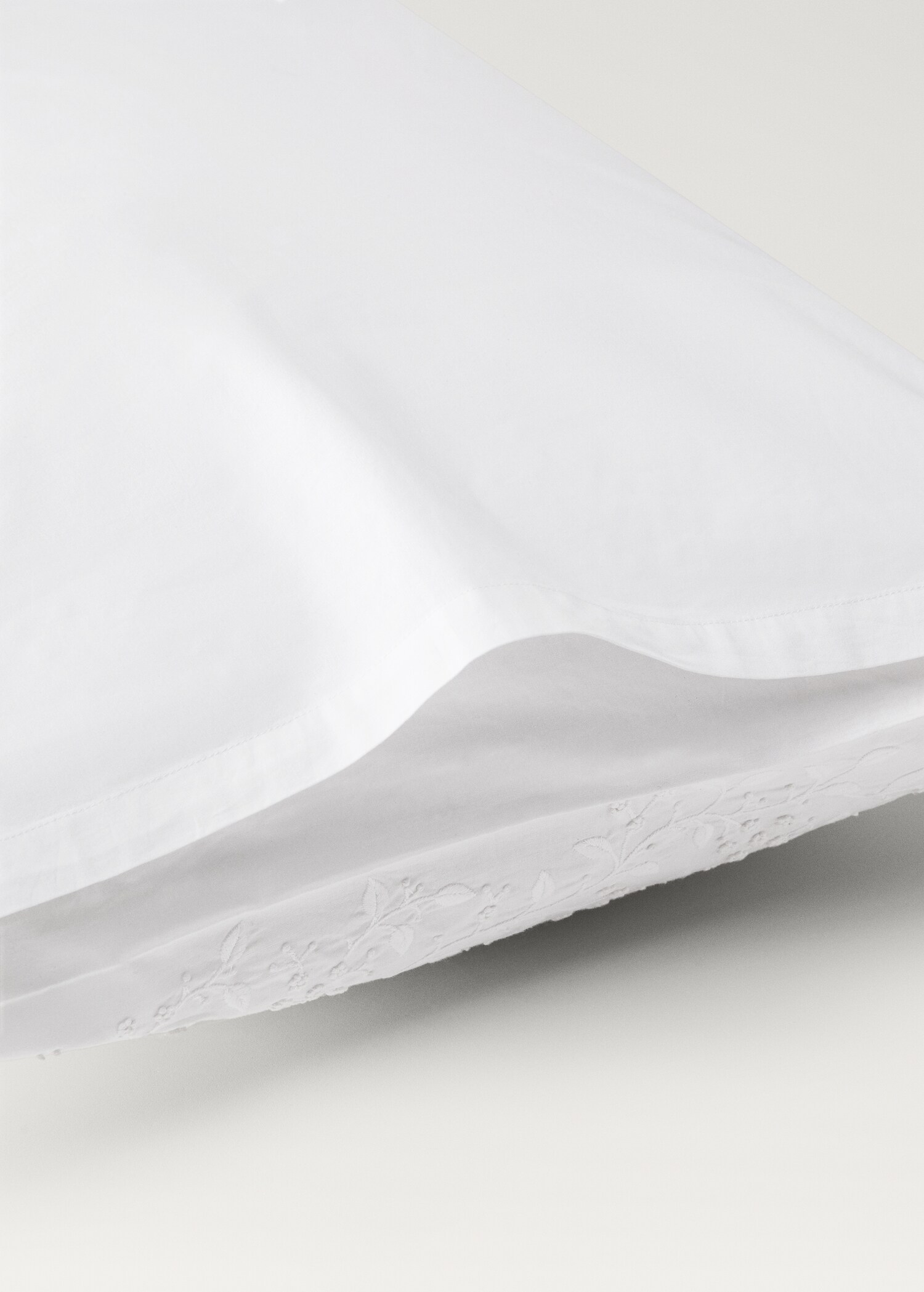 Two pillowcases in embroidered floral percale cotton 50x75 cm - Details of the article 2