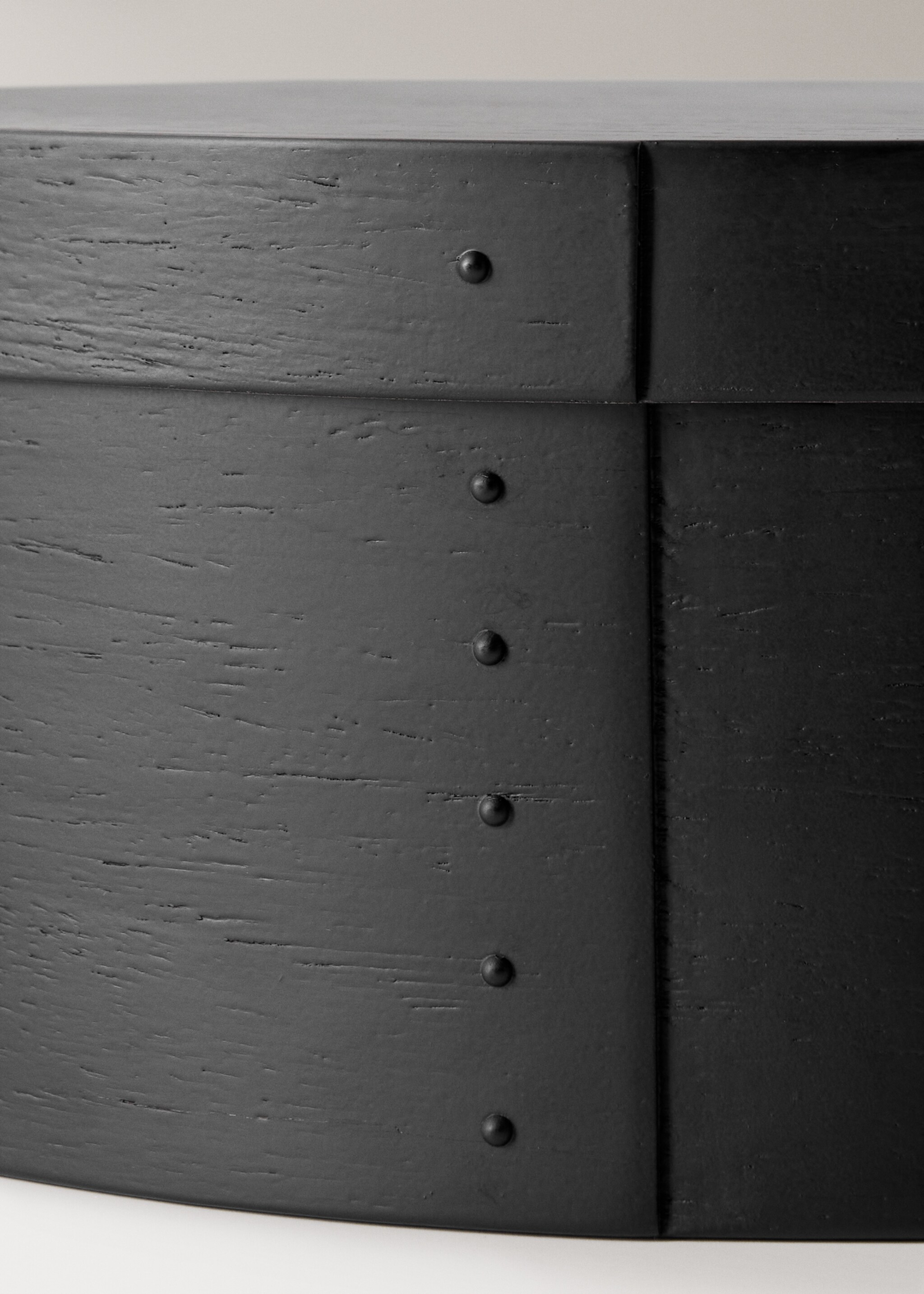 Mittelgroße ovale Holzkiste - Detail des Artikels 2, Schwarz. Ref: 17023314-00.
