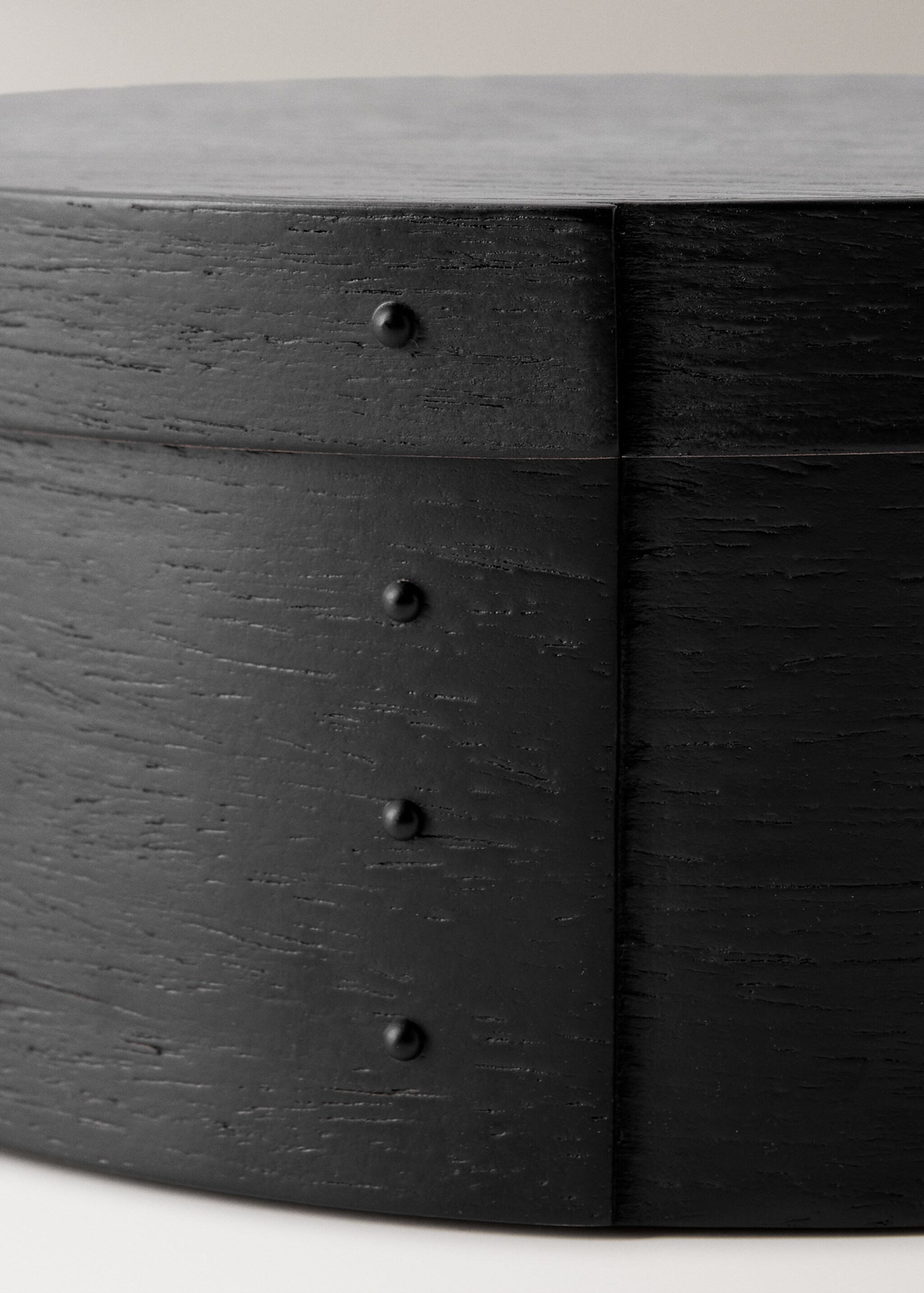 Kleine ovale Holzschachtel - Detail des Artikels 2, Schwarz. Ref: 17023315-00.