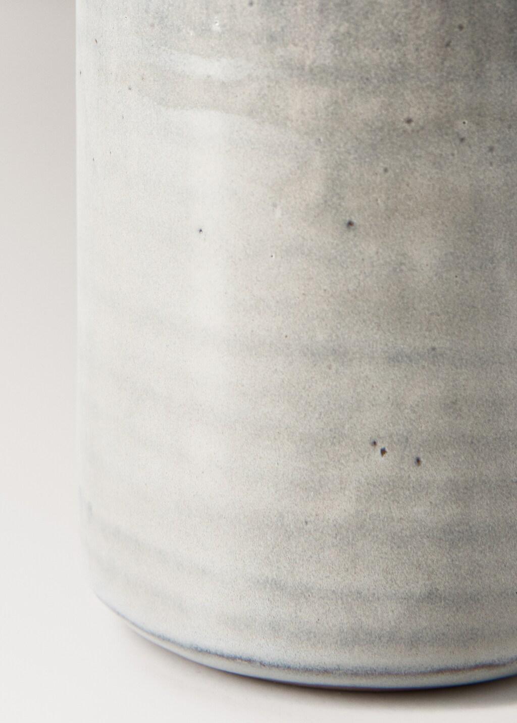 Stoneware vase with bottle design