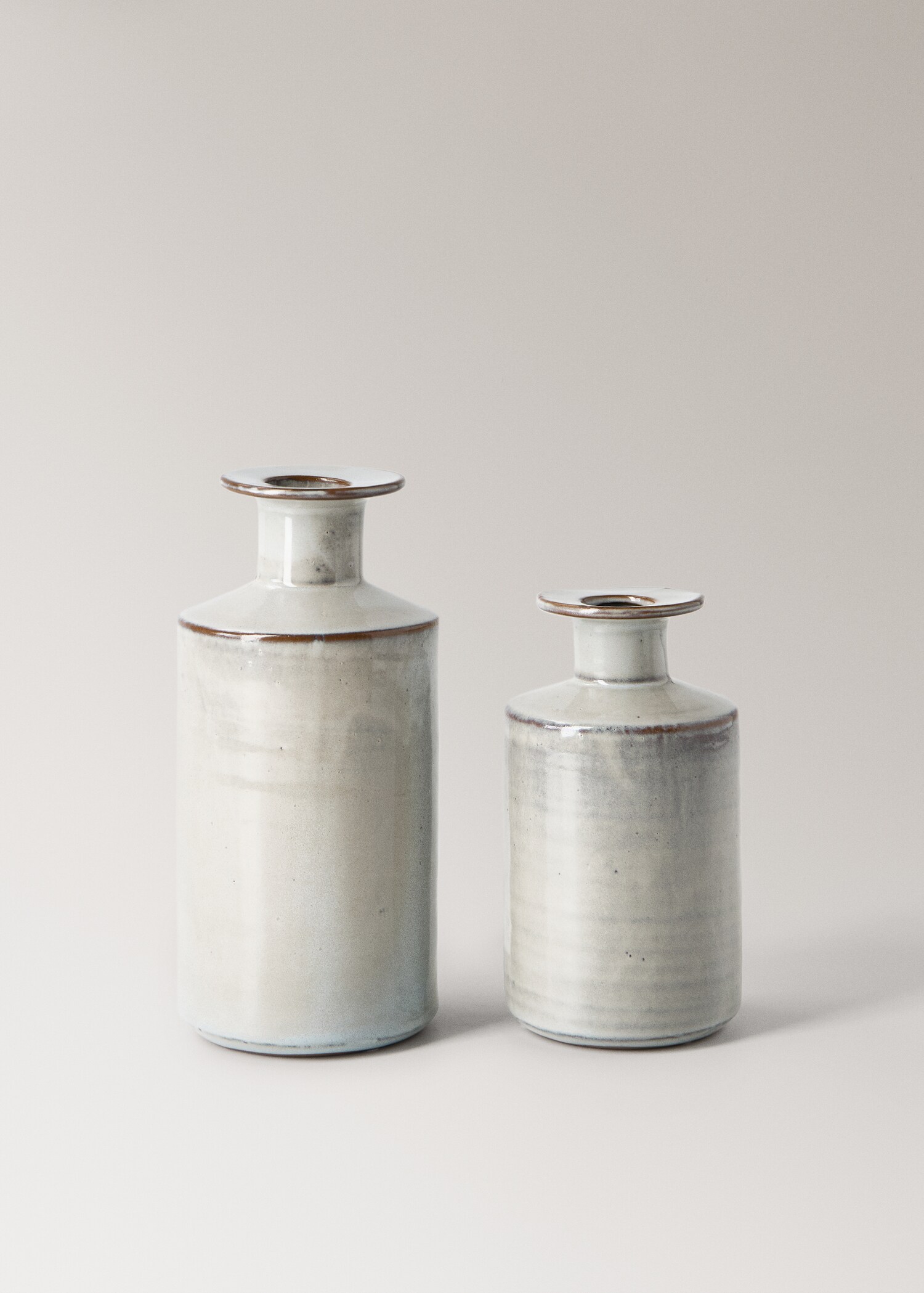 Vas med flaskdesign i stengods - Detaljer om artikeln 3
