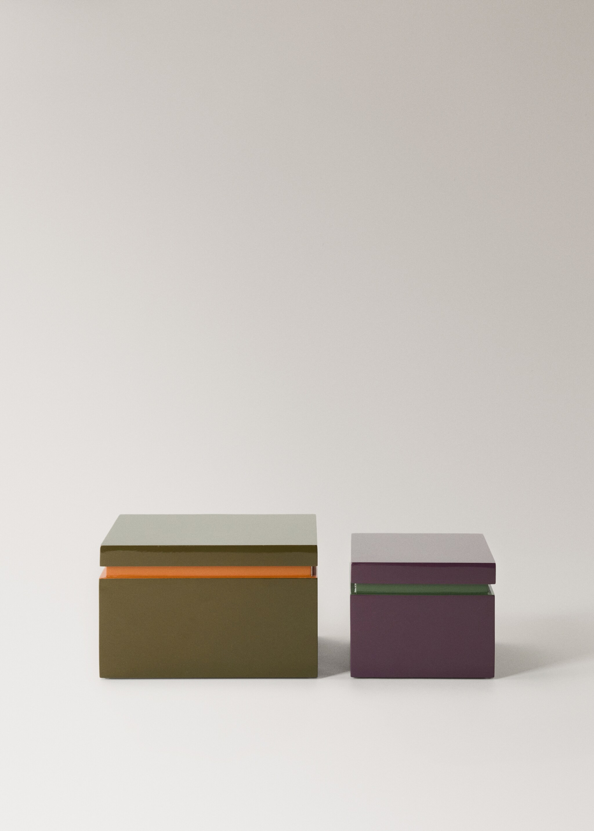 Square two-tone lacquered box - Details of the article 3, Purple. Ref: 17023320-00.