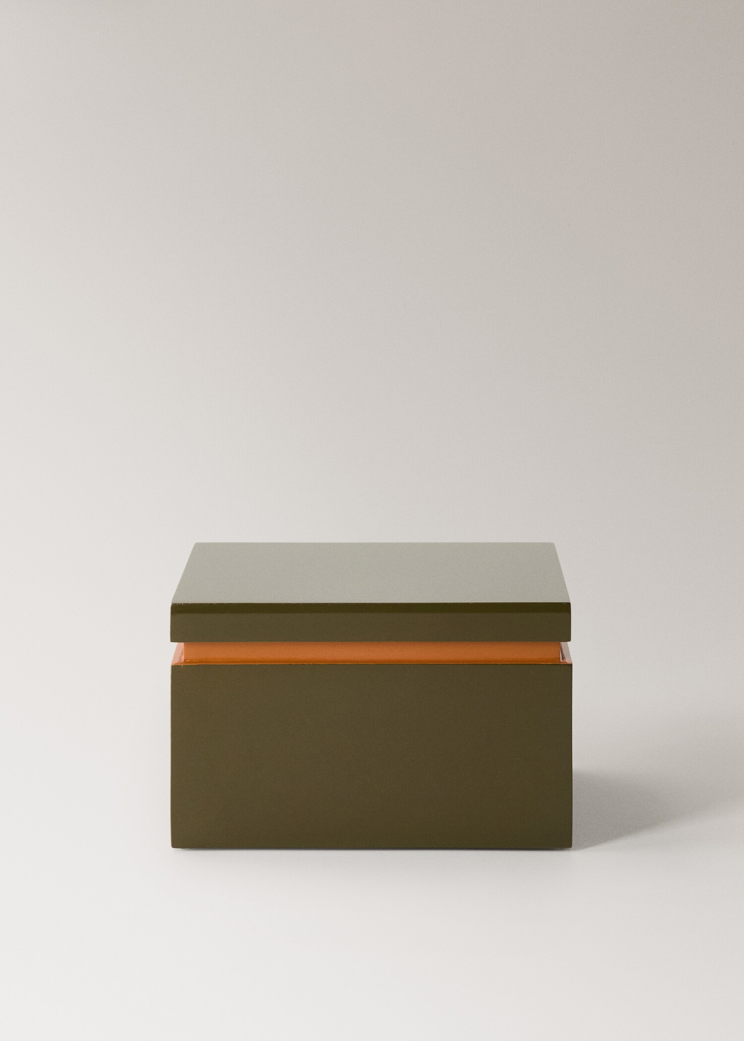 Low two-tone lacquered box - Article without model