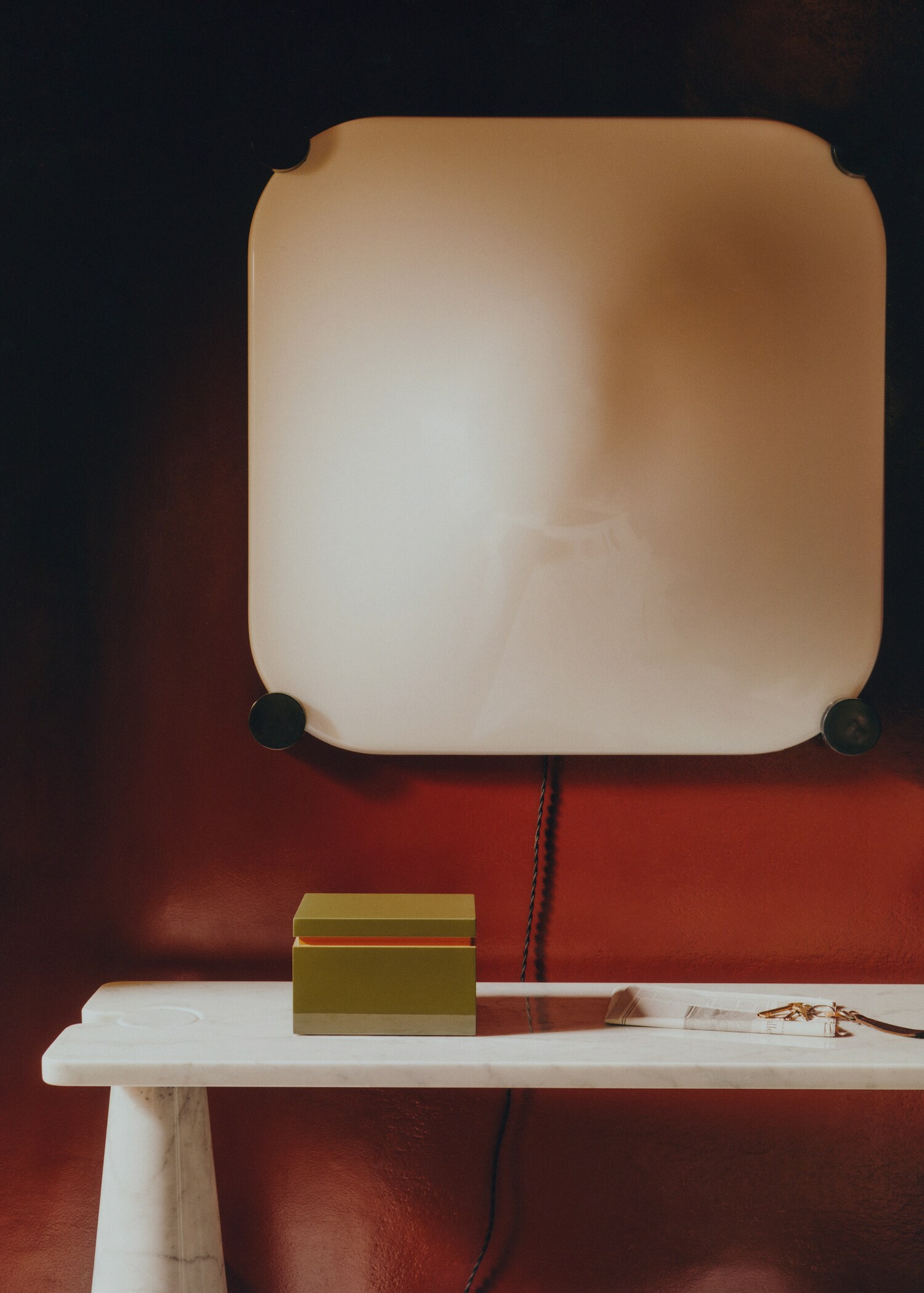Low two-tone lacquered box - Details of the article 6