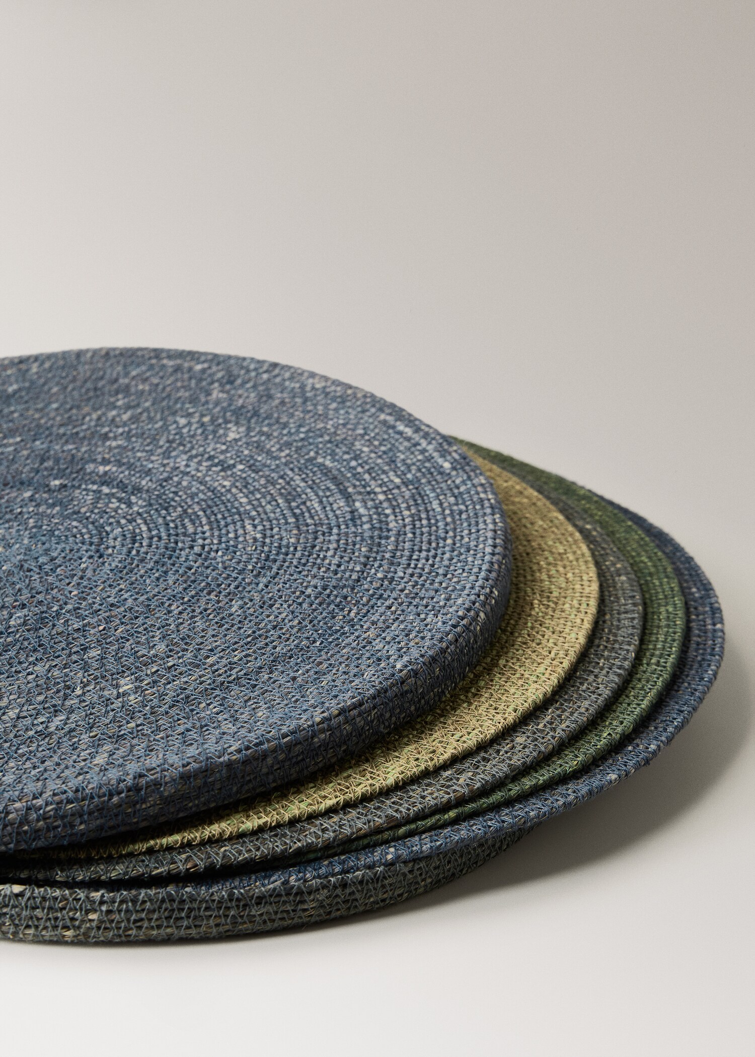 Seagrass placemats in various colours - Details of the article 3
