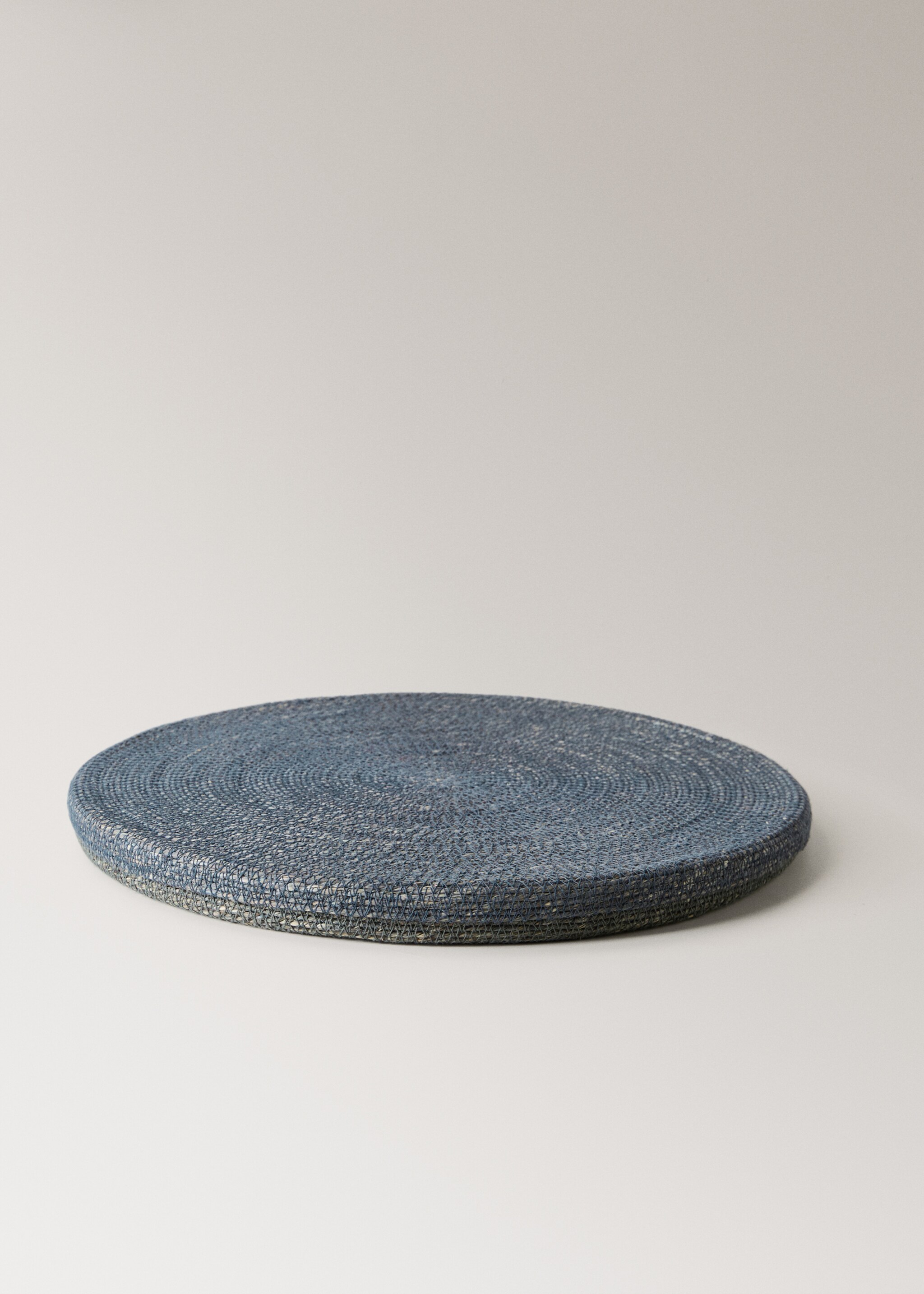 Seagrass placemats in various colors - Details of the article 4, Blue. Ref: 17023323-00.