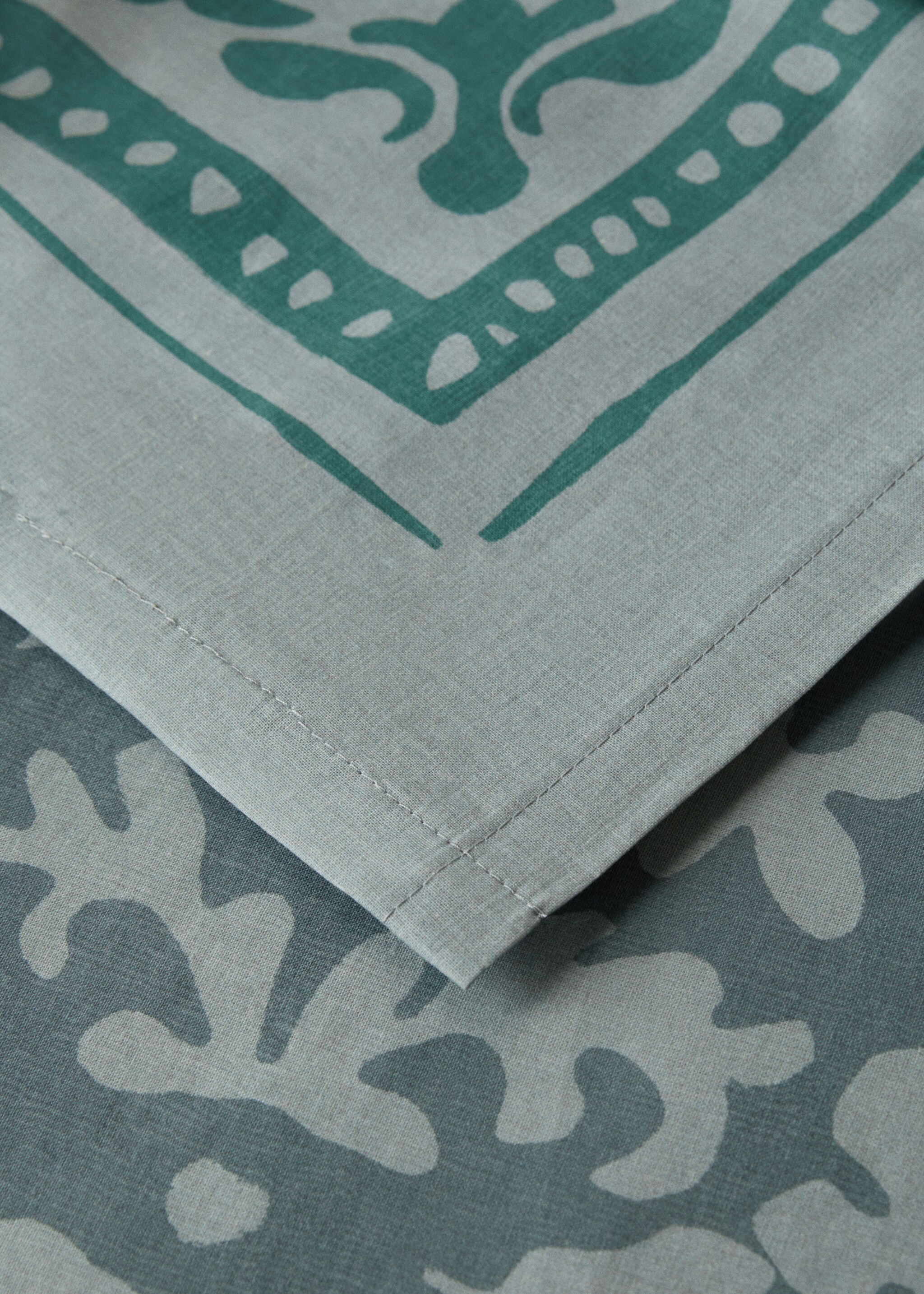 Printed canvas tablecloth 4 to 6 diners - Details of the article 1, Ink Blue. Ref: 17023328-00.