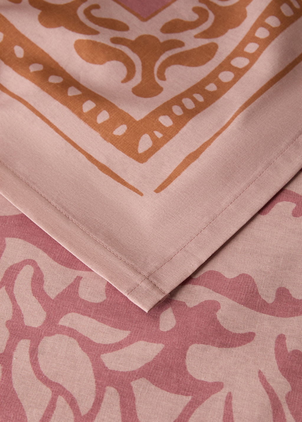 Printed canvas tablecloth for 6 to 8 diners