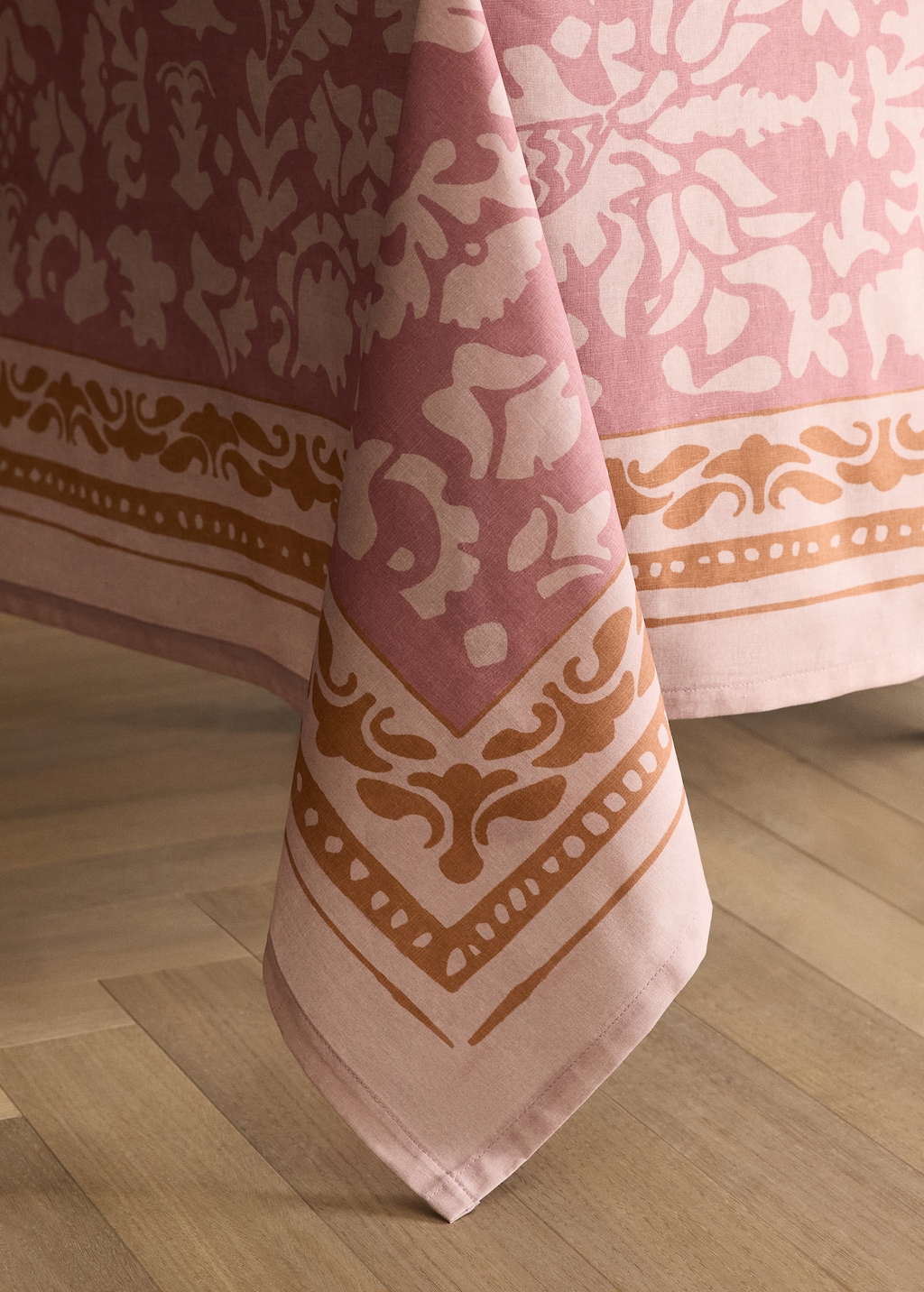 Printed canvas tablecloth for 6 to 8 diners