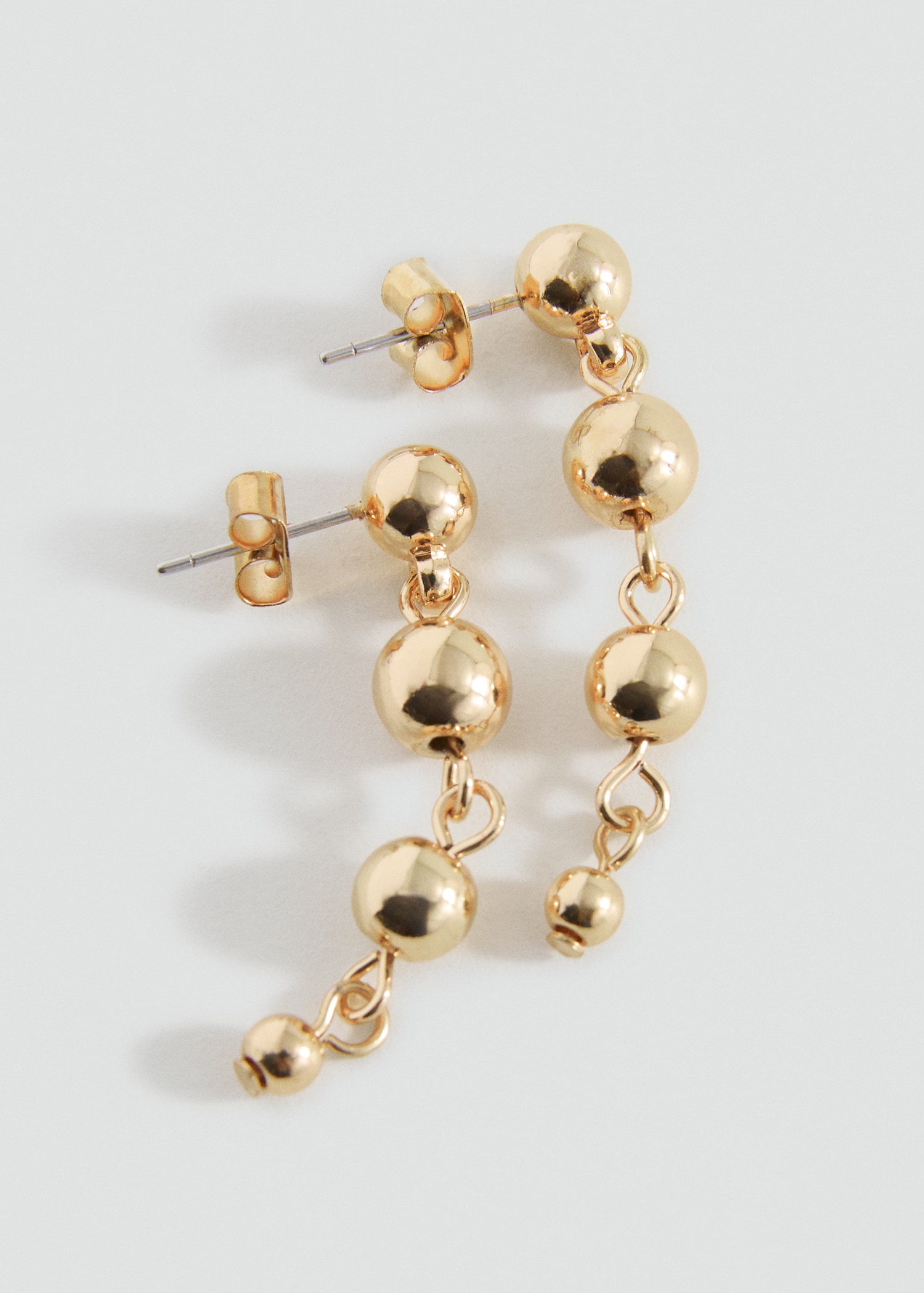 Beaded drop earrings - Середній план