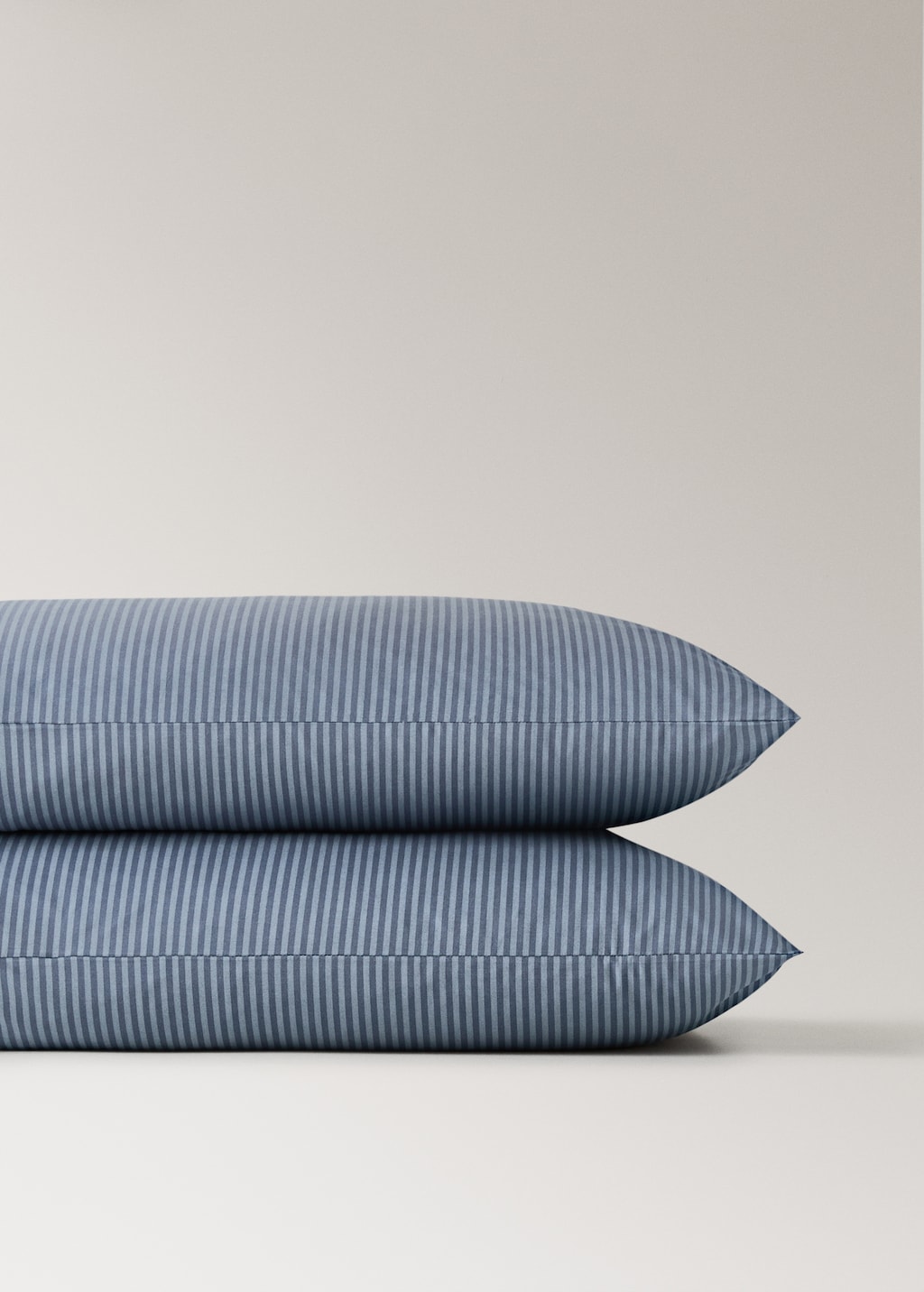 Two cotton percale striped pillowcases 50x75 cm