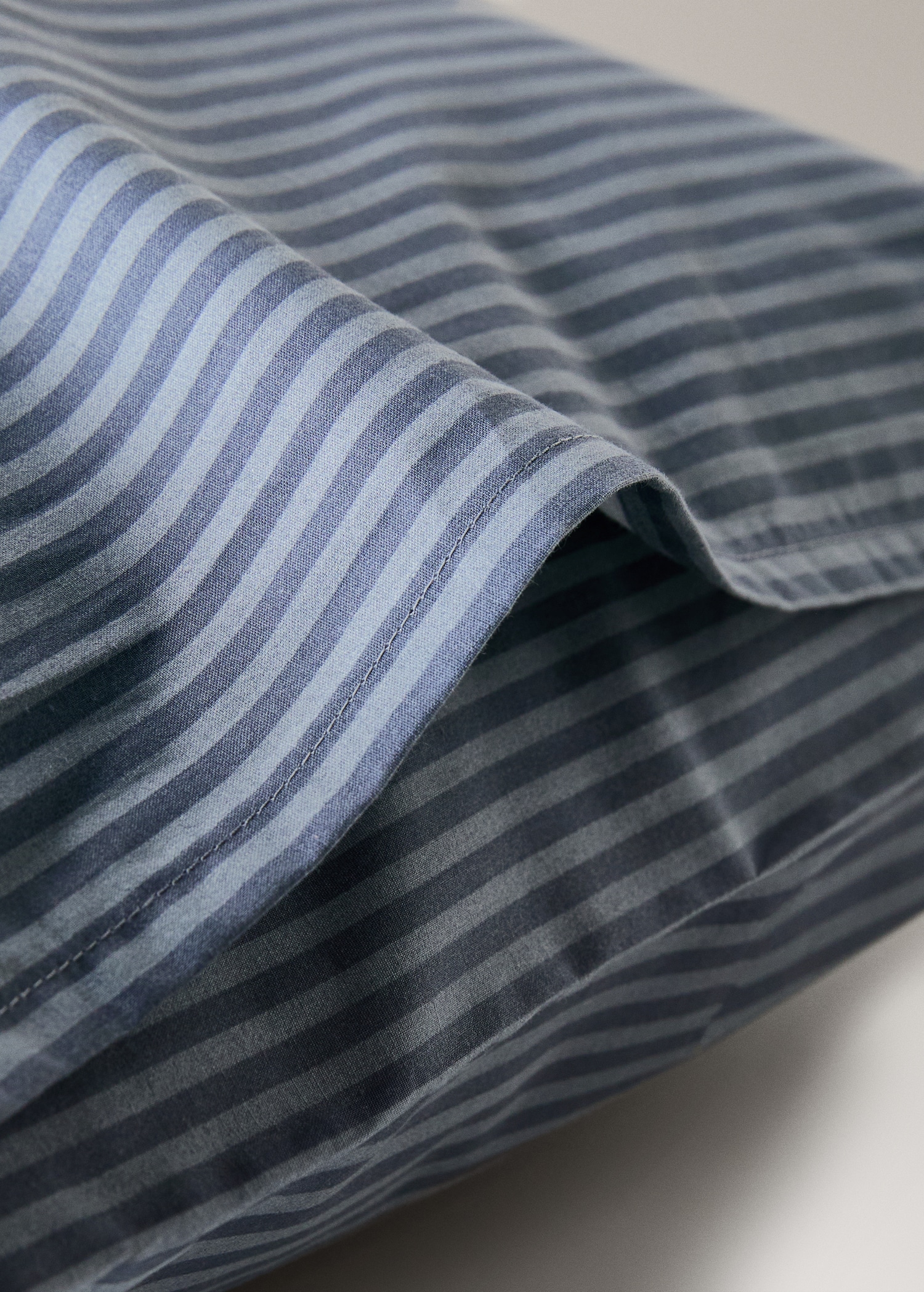 Two reversible percale cotton striped pillowcases 50x75 cm - Details of the article 2