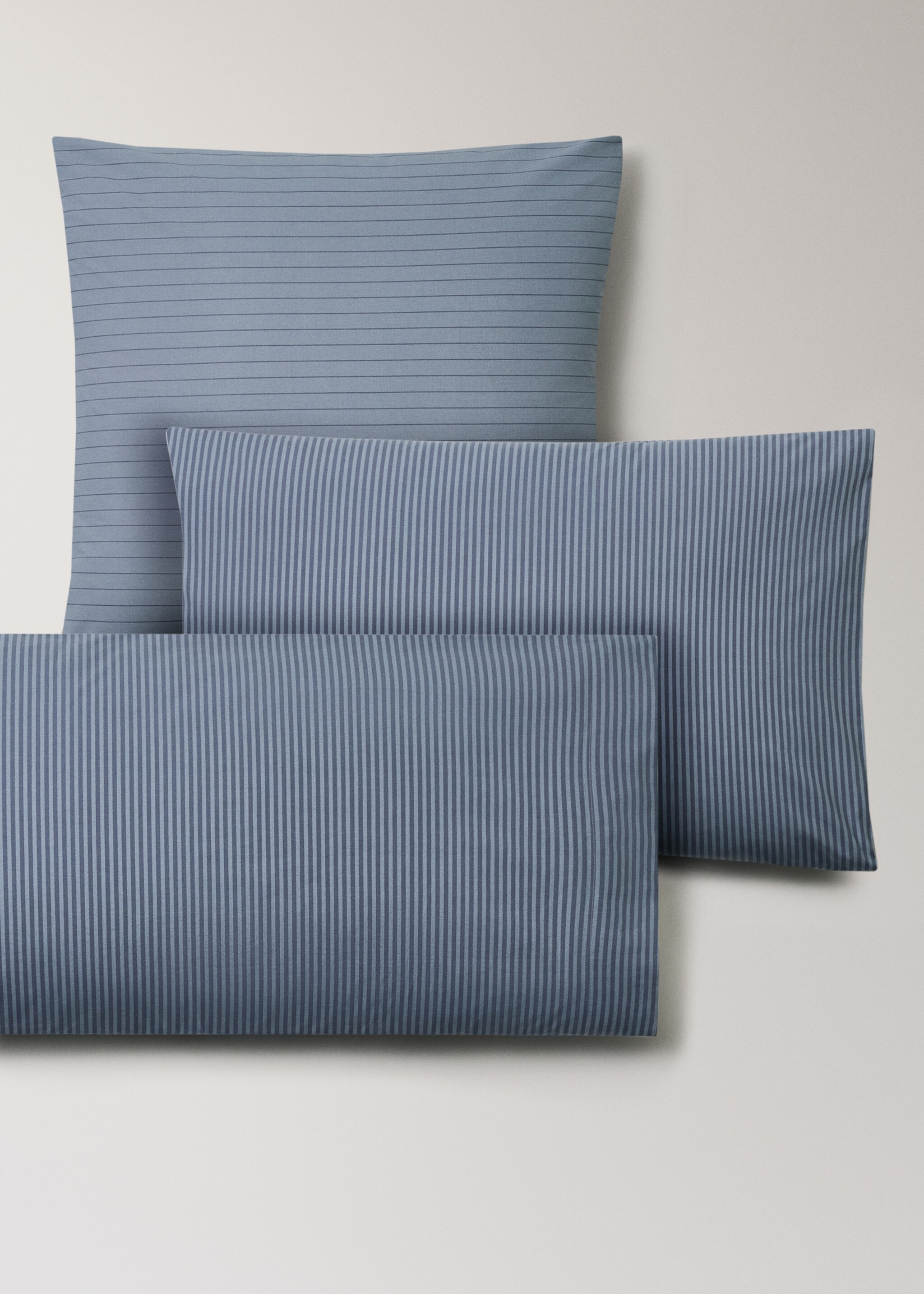 Two reversible percale cotton striped pillowcases 50x75 cm - Details of the article 4, Ink Blue. Ref: 17023820-00.