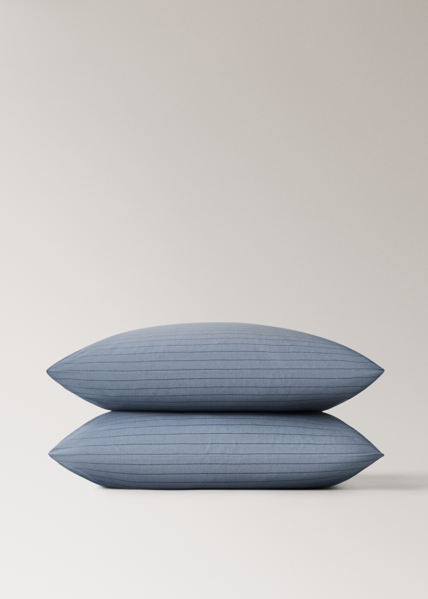 Two reversible percale cotton striped pillowcases 60x60 cm - Details of the article 1