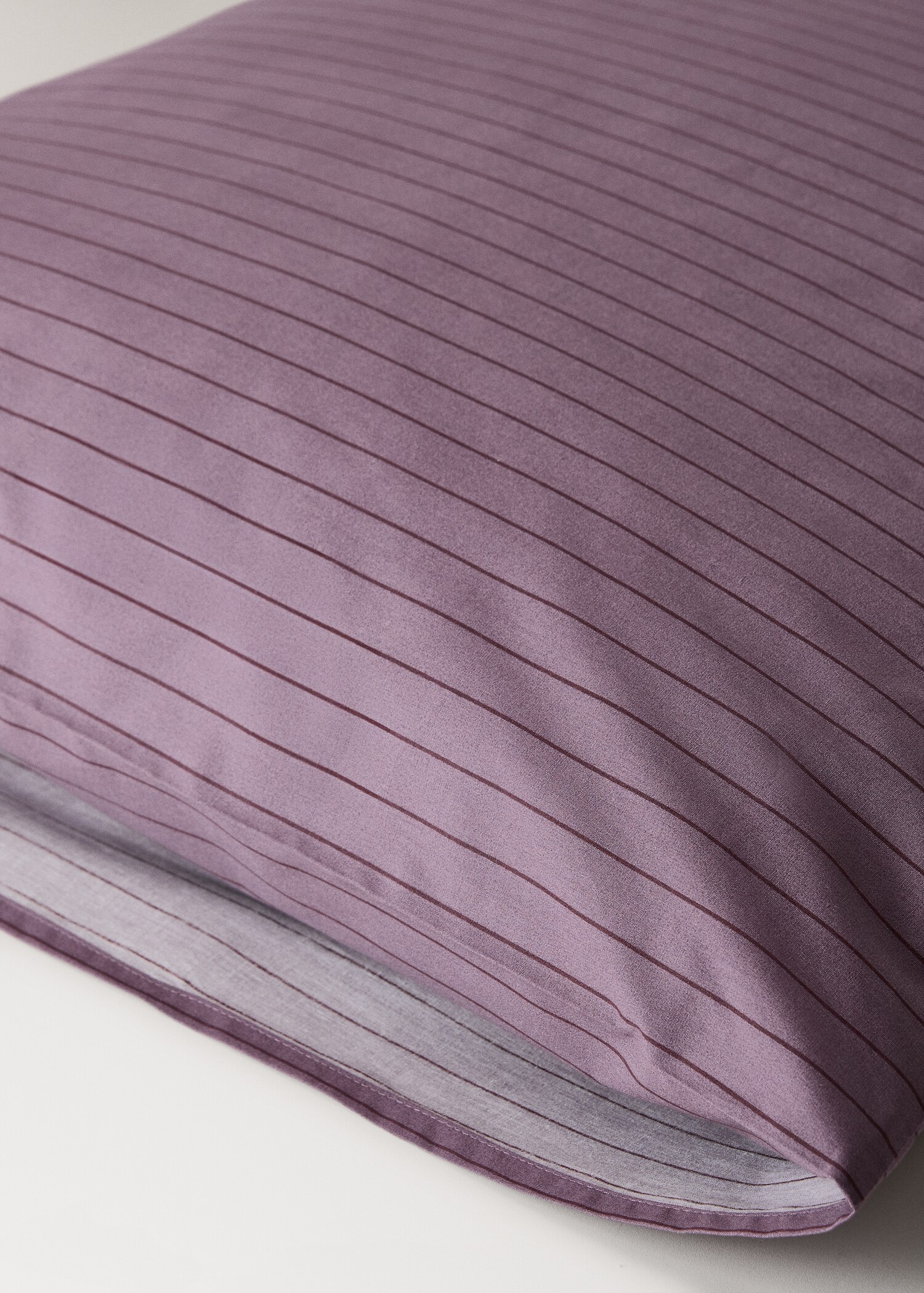Two reversible percale cotton striped pillowcases 60x60 cm - Details of the article 2