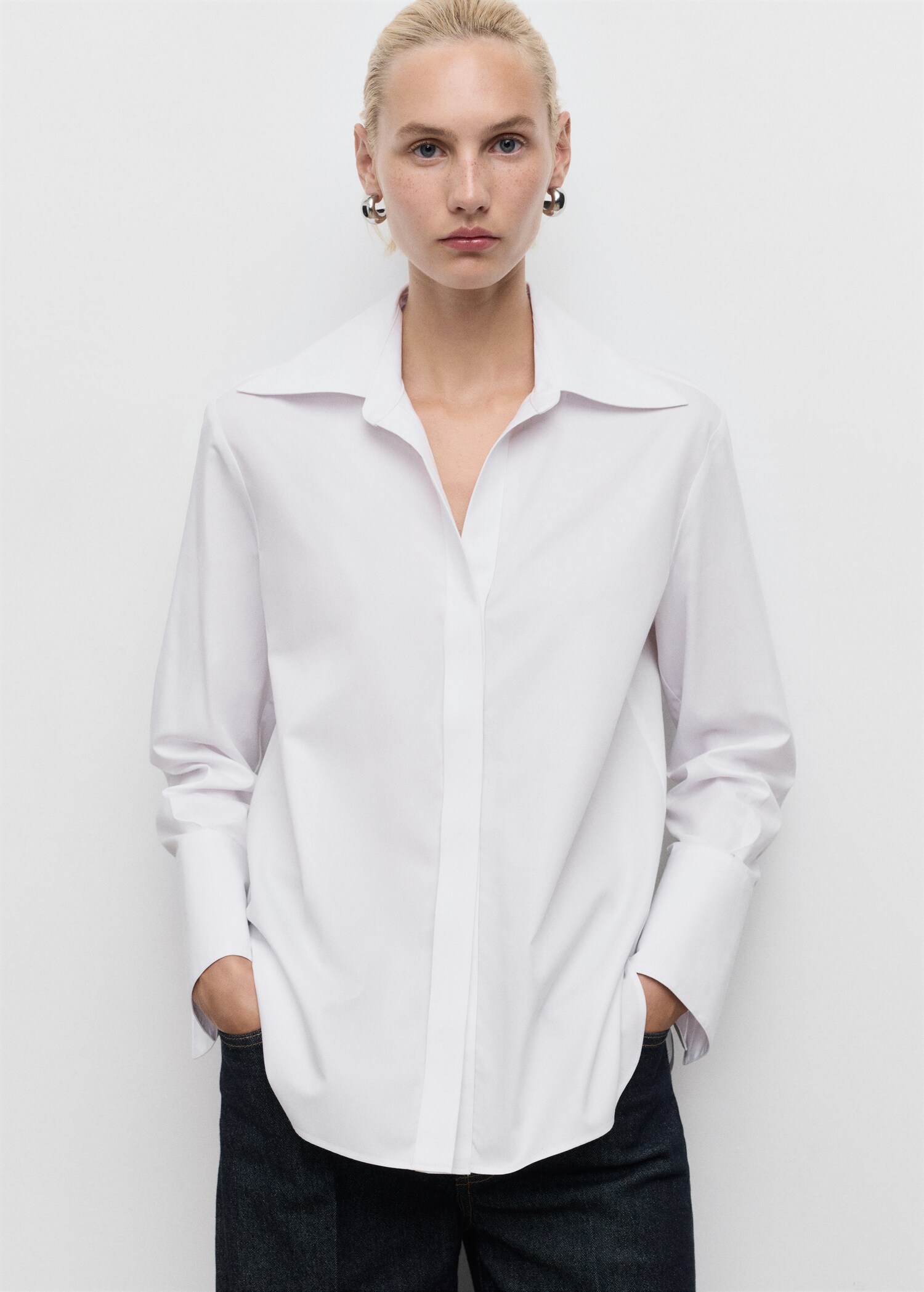 Shirt with lapels and hidden closure - Medium plane