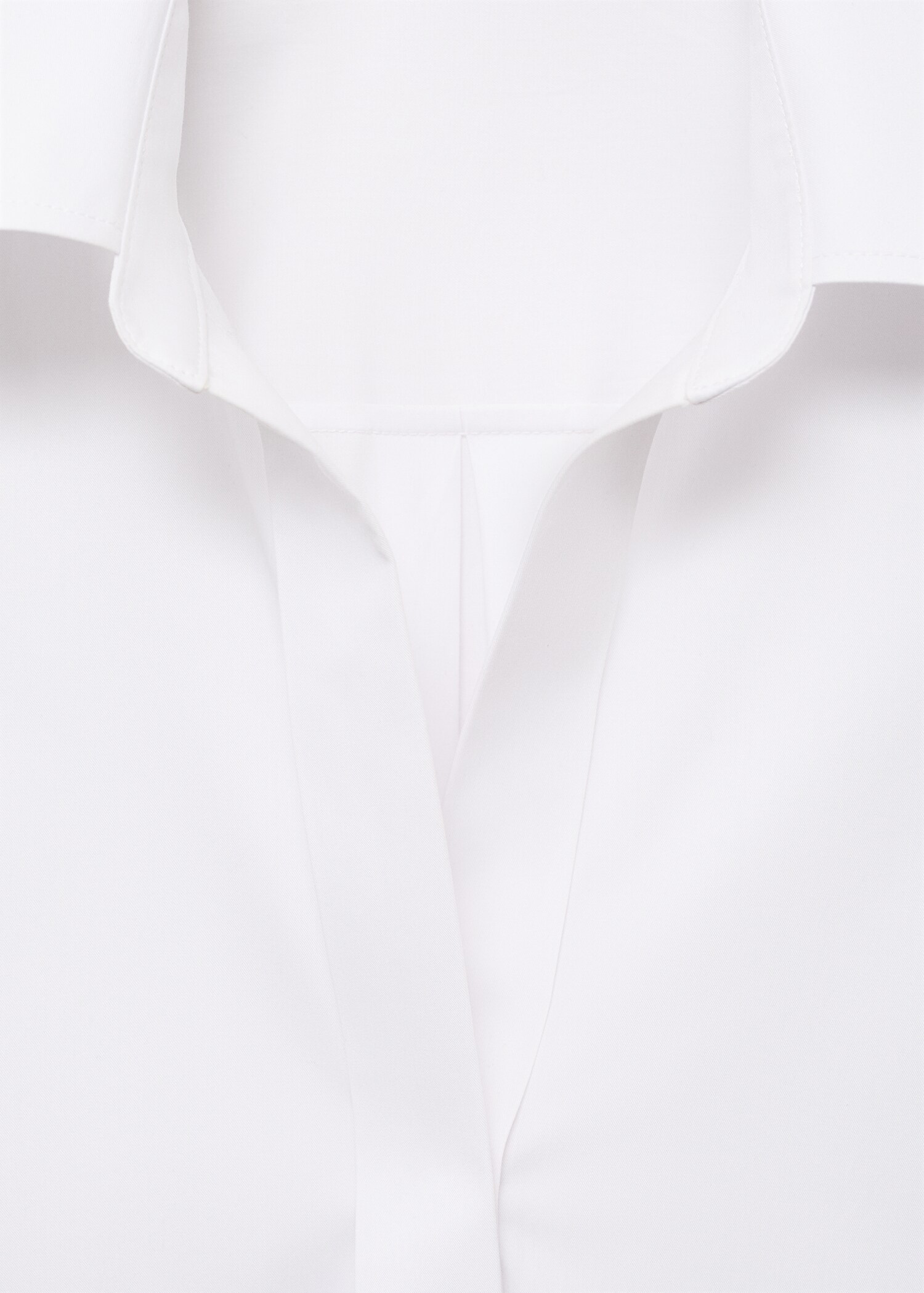 Shirt with lapels and hidden closure - Details of the article 8