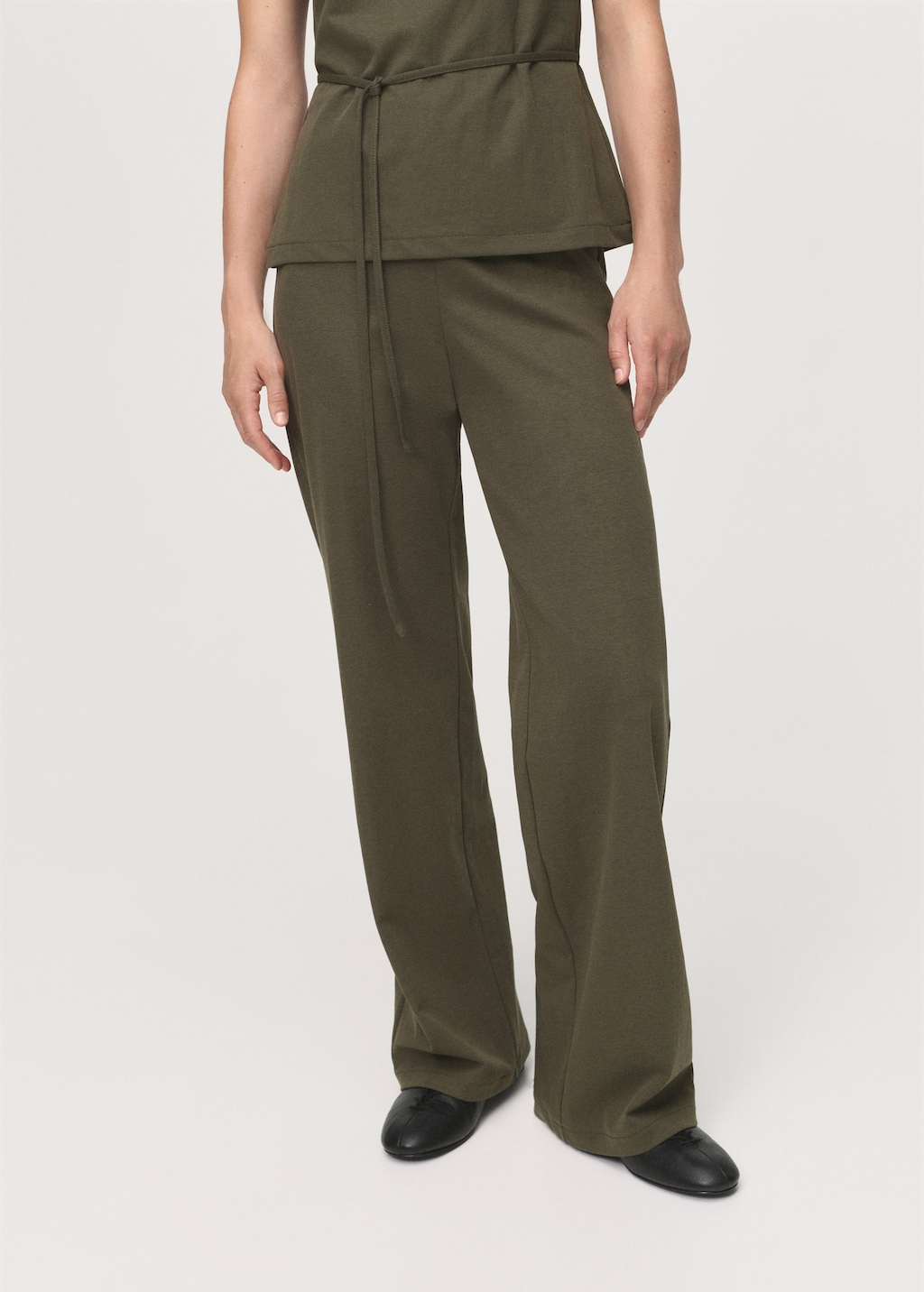 Straight-fit pants with elastic waist