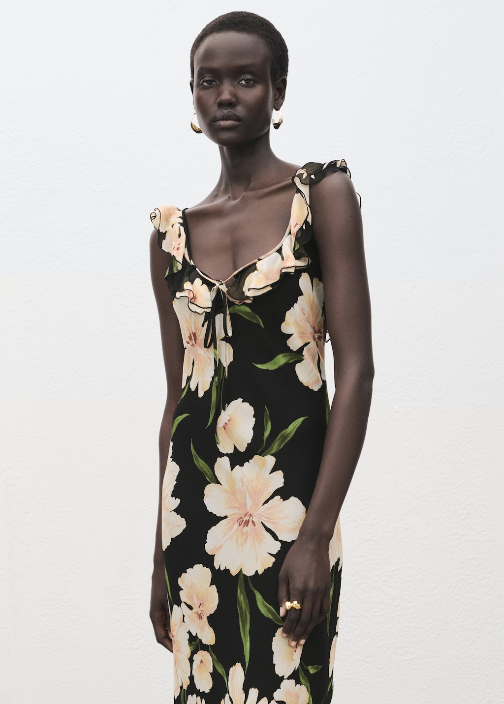 Vestido floral detalle volante