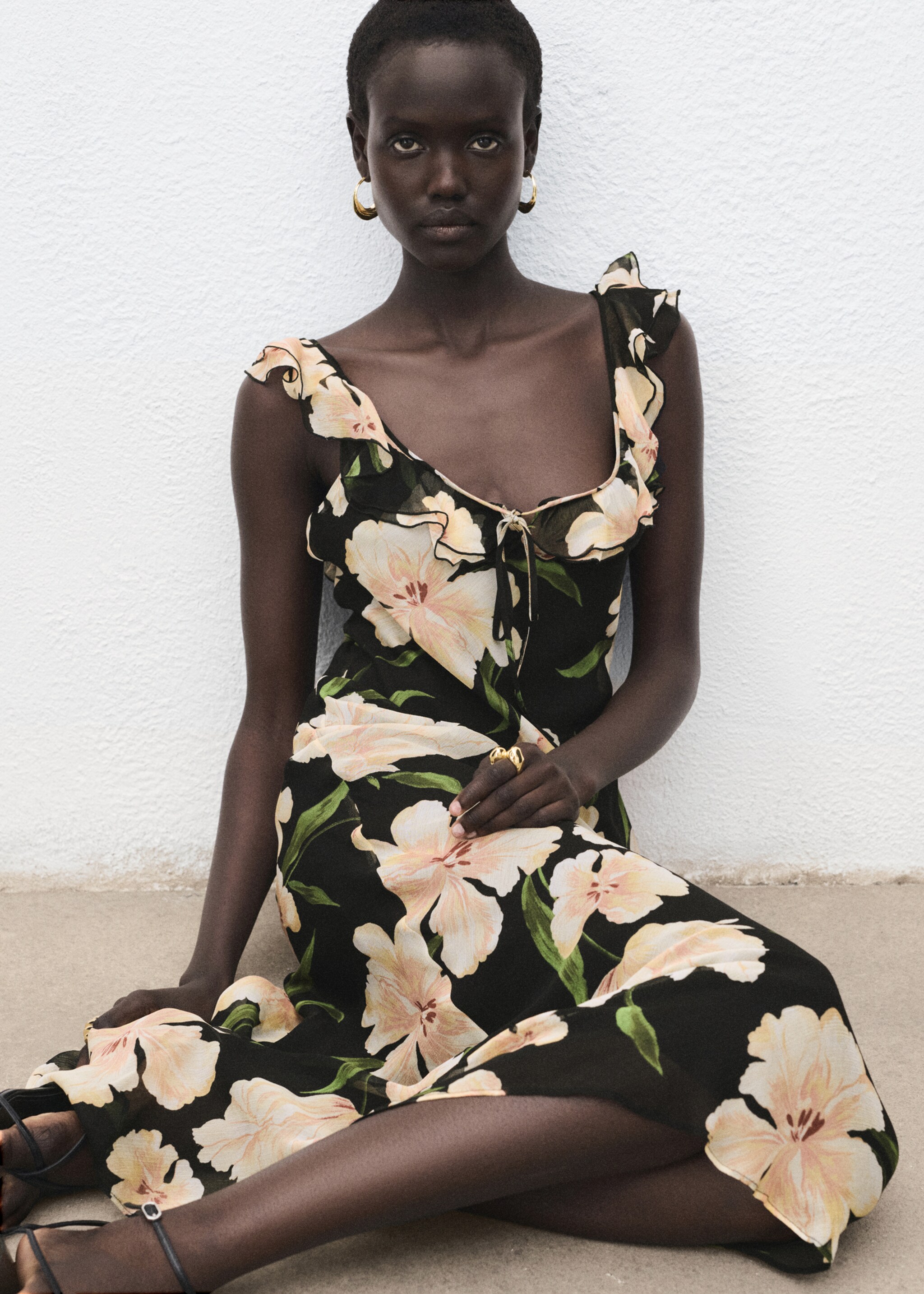 Floral dress with ruffle detail - Details of the article 2, Black. Ref: 17024093-00.