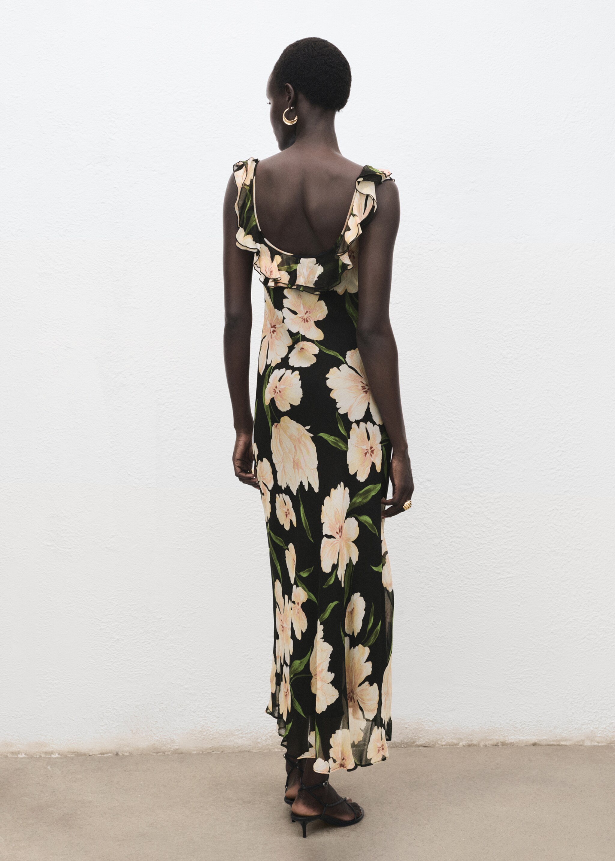 Floral dress with ruffle detail - Reverse of the article, Black. Ref: 17024093-00.