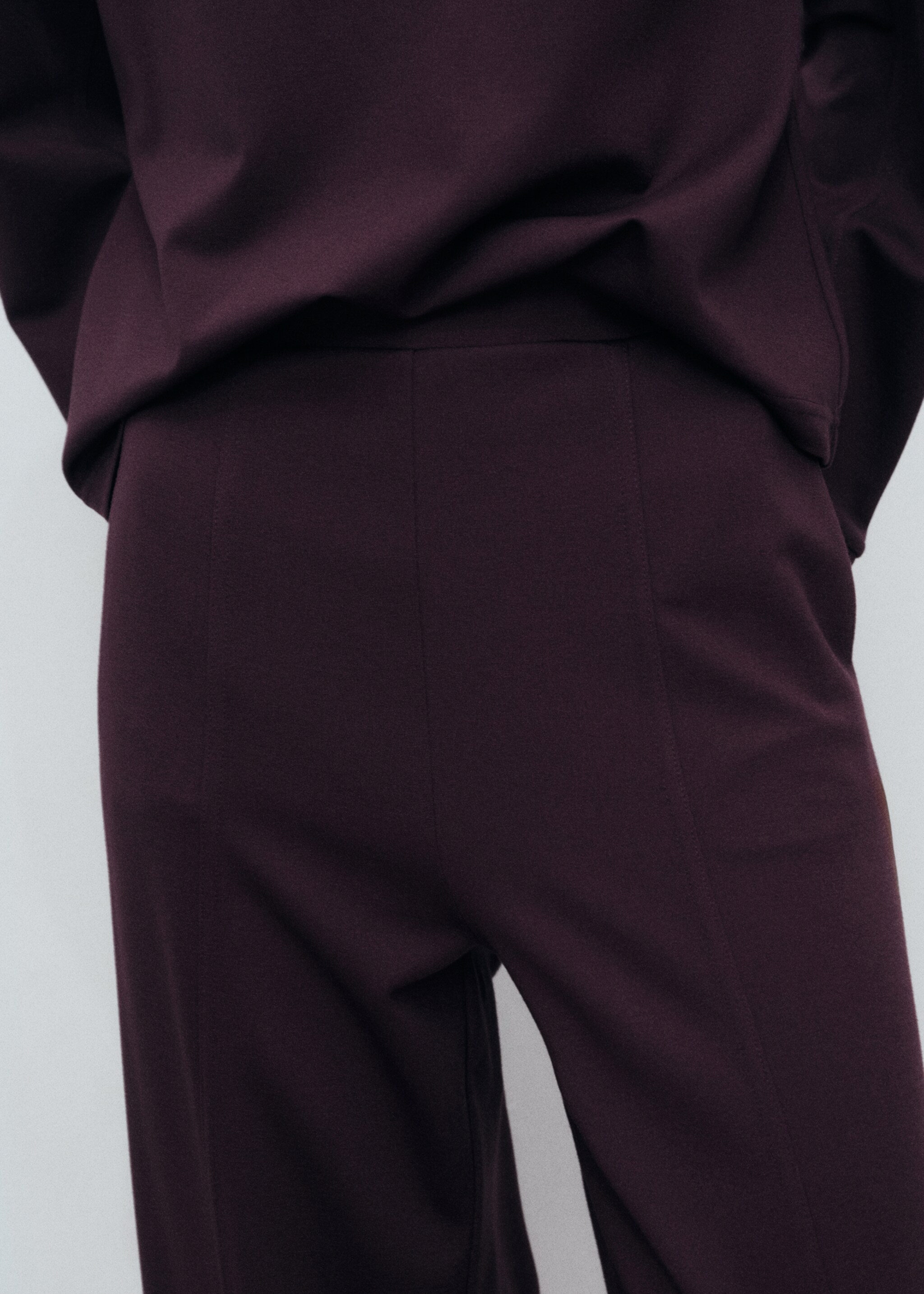 Pantalón jogger cintura elástica - Detalle del artículo 6, Burdeos. Ref: 17024098-00.