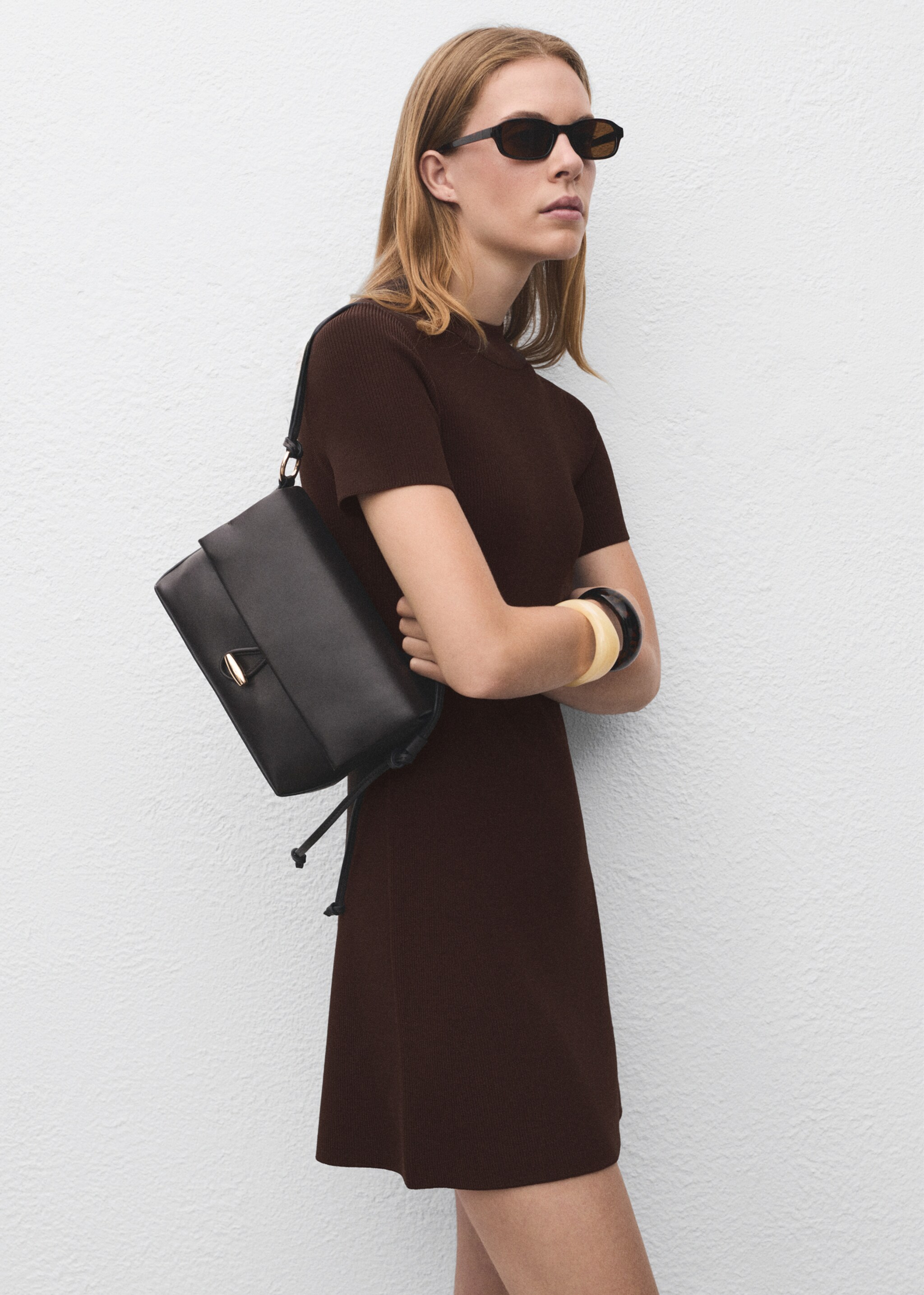 Robe maille col montant - Plan moyen, Chocolat. Ref: 17024099-00.