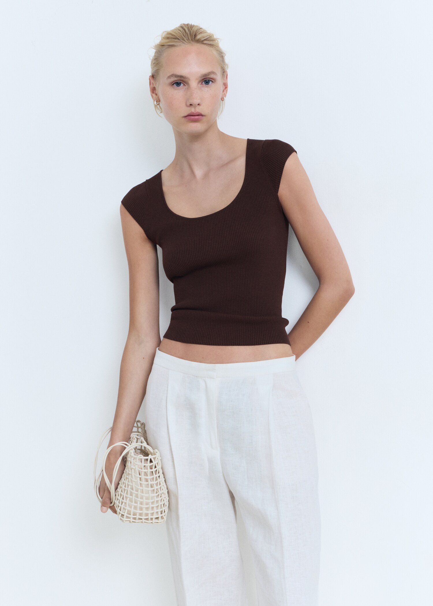 Pull-over maille côtelée manches courtes - Plan moyen
