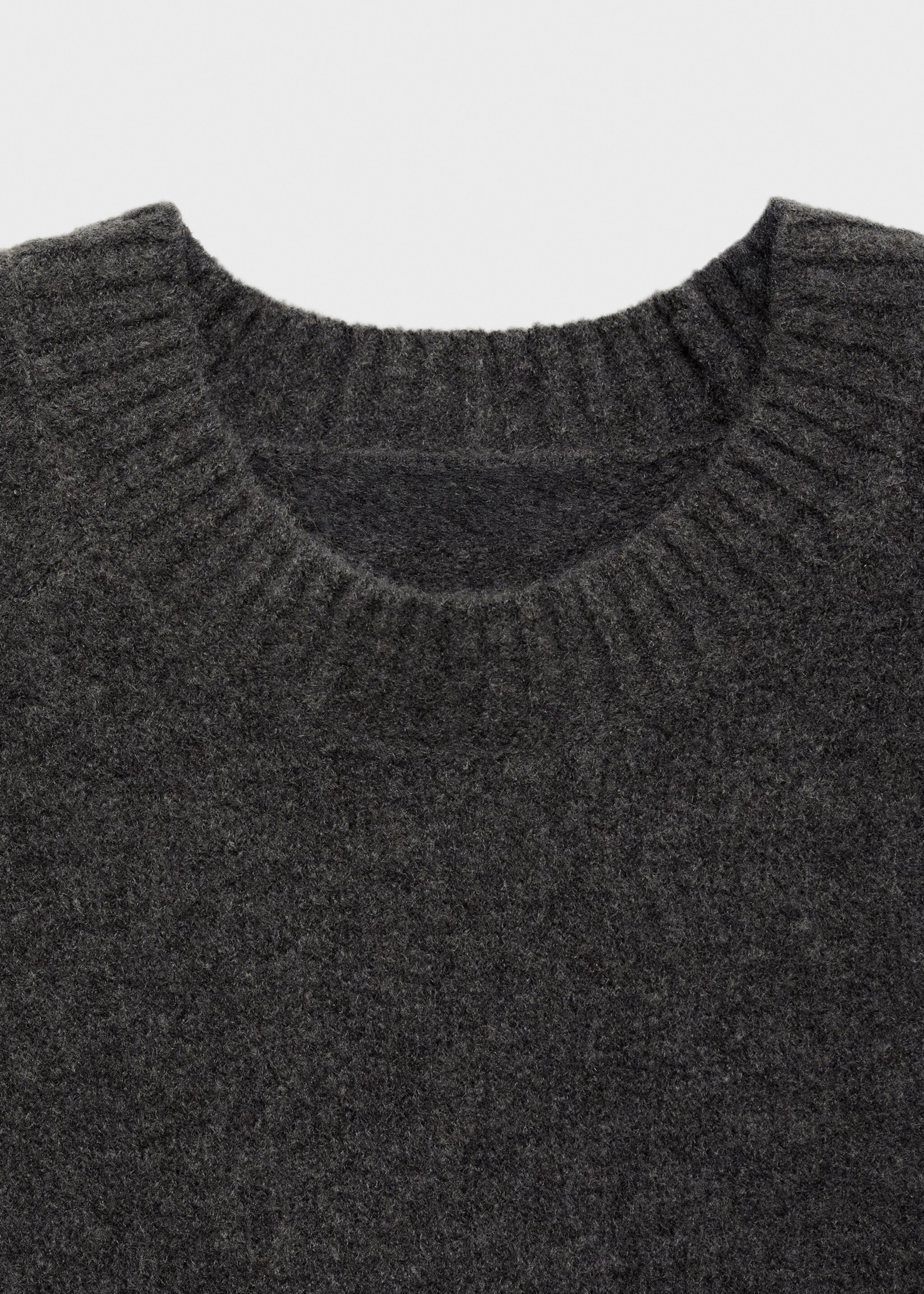 Round-neck knitted sweater - Details of the article 8, Charcoal. Ref: 17024102-00.