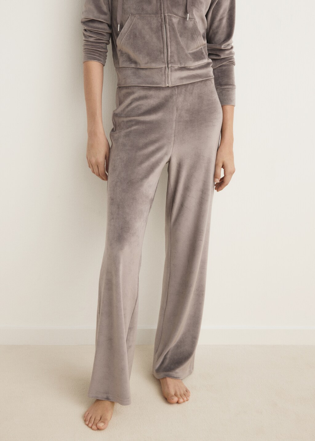 Soft-touch velour pants - Women | MANGO USA