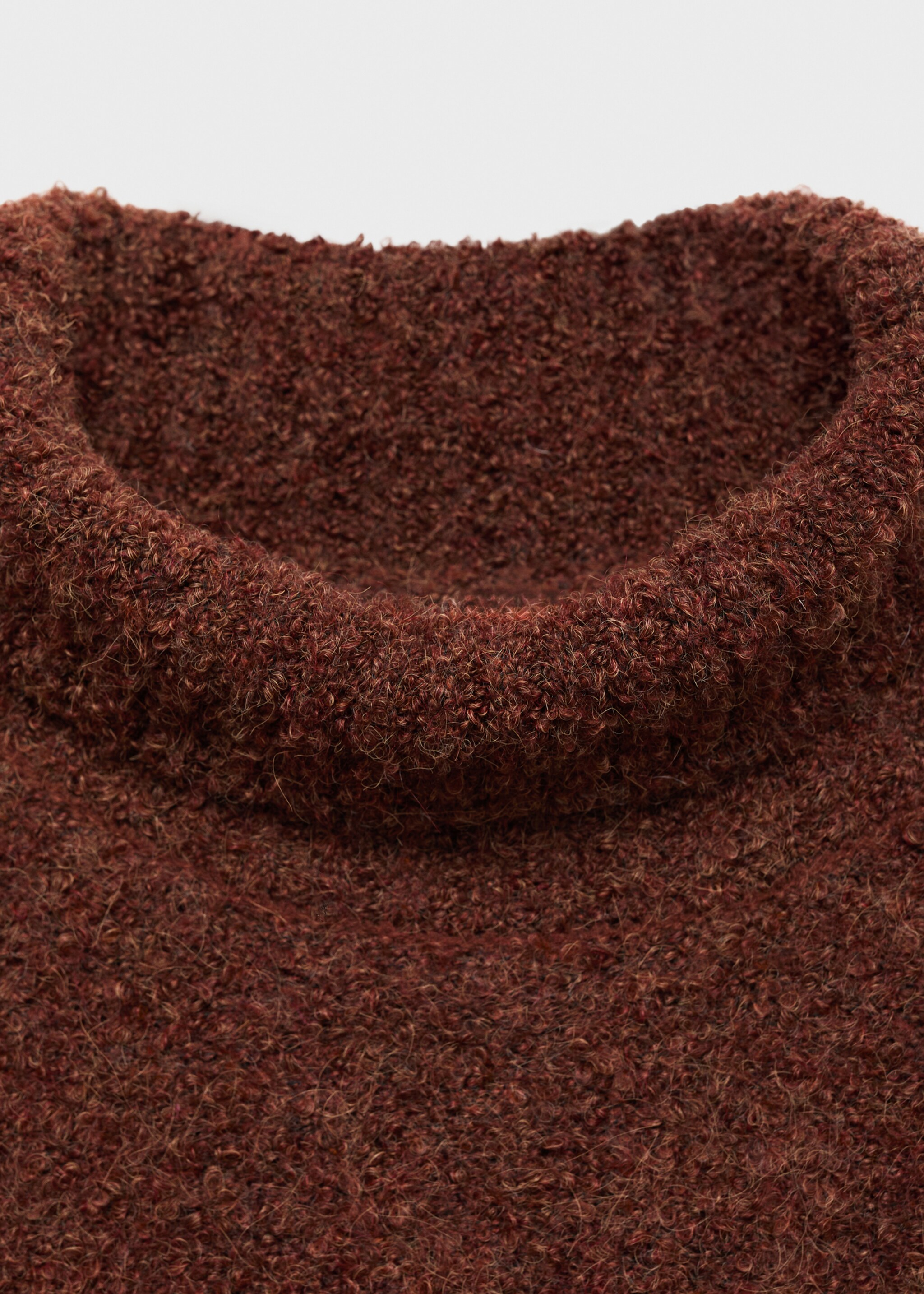 Jersey bouclé cuello alto - Detalle del artículo 8, Cognac. Ref: 17024109-00.