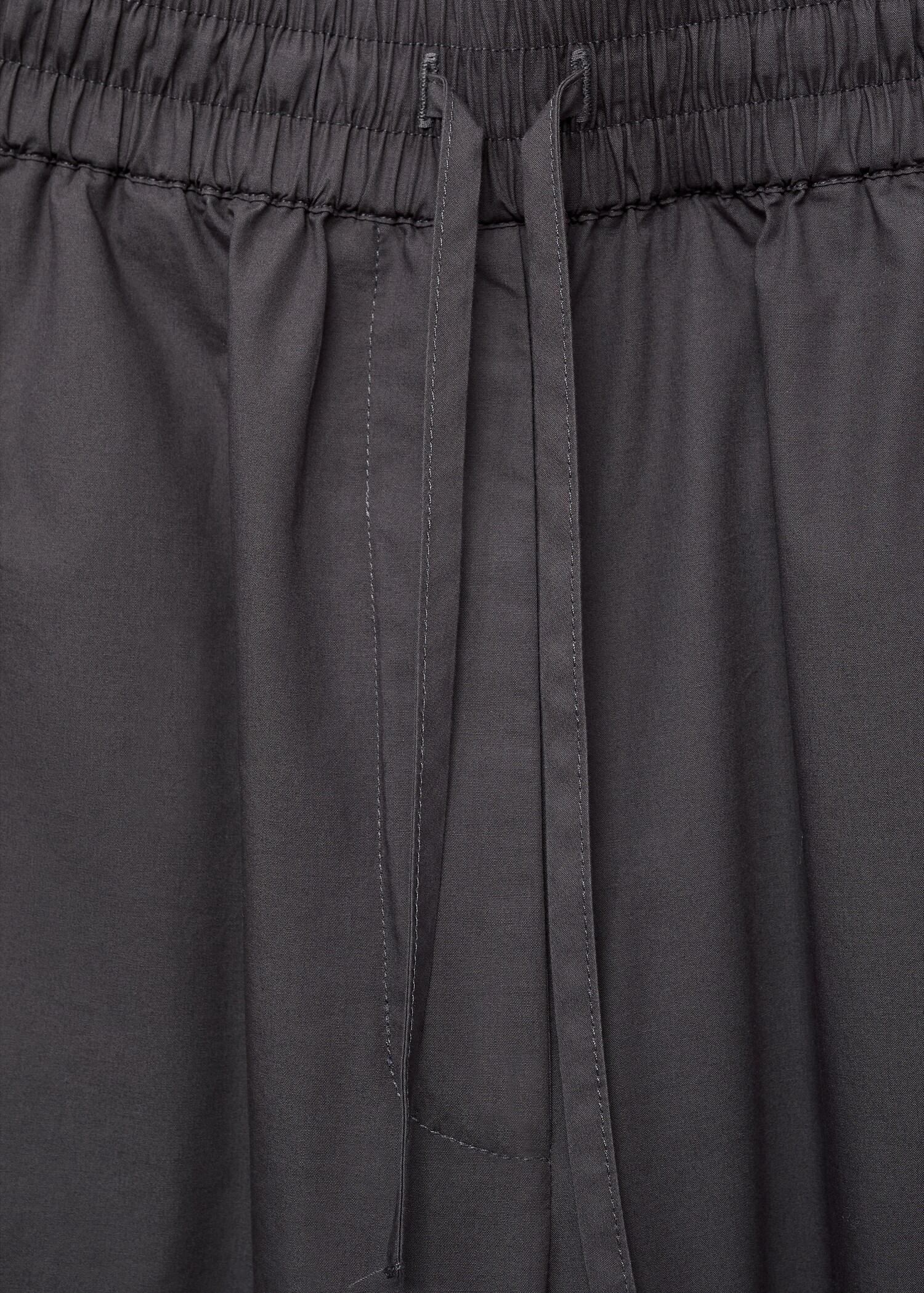 Cotton cropped trousers with pockets - Details of the article 0
