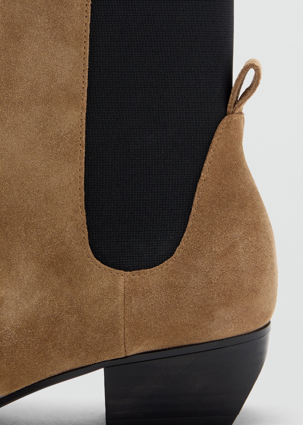 Heel suede ankle boot