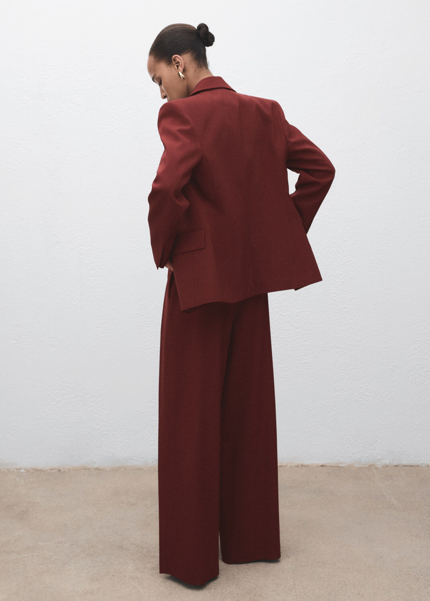 Wide-leg pleated suit pants - Reverse of the article