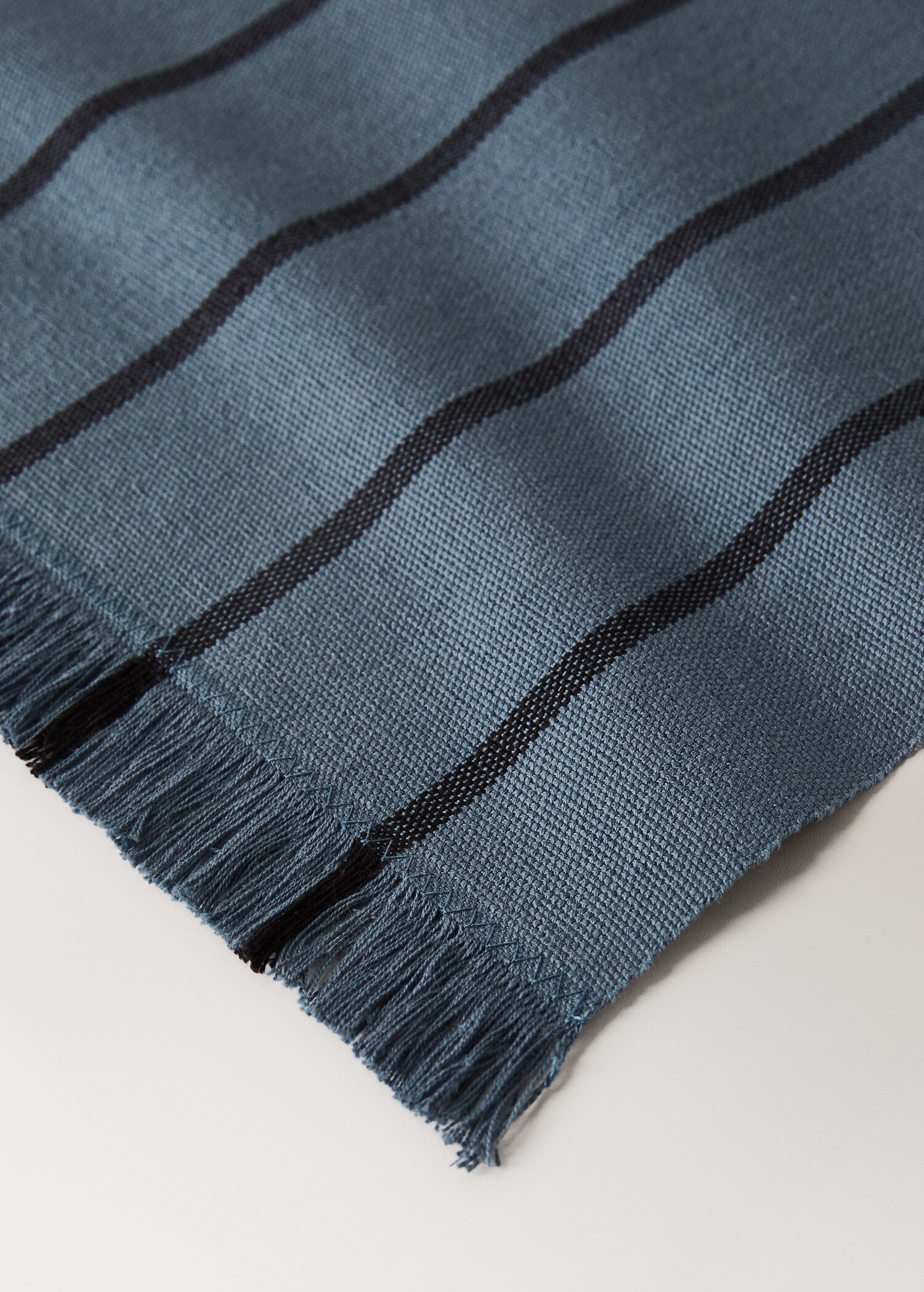 Striped placemats with tassels - Details of the article 1