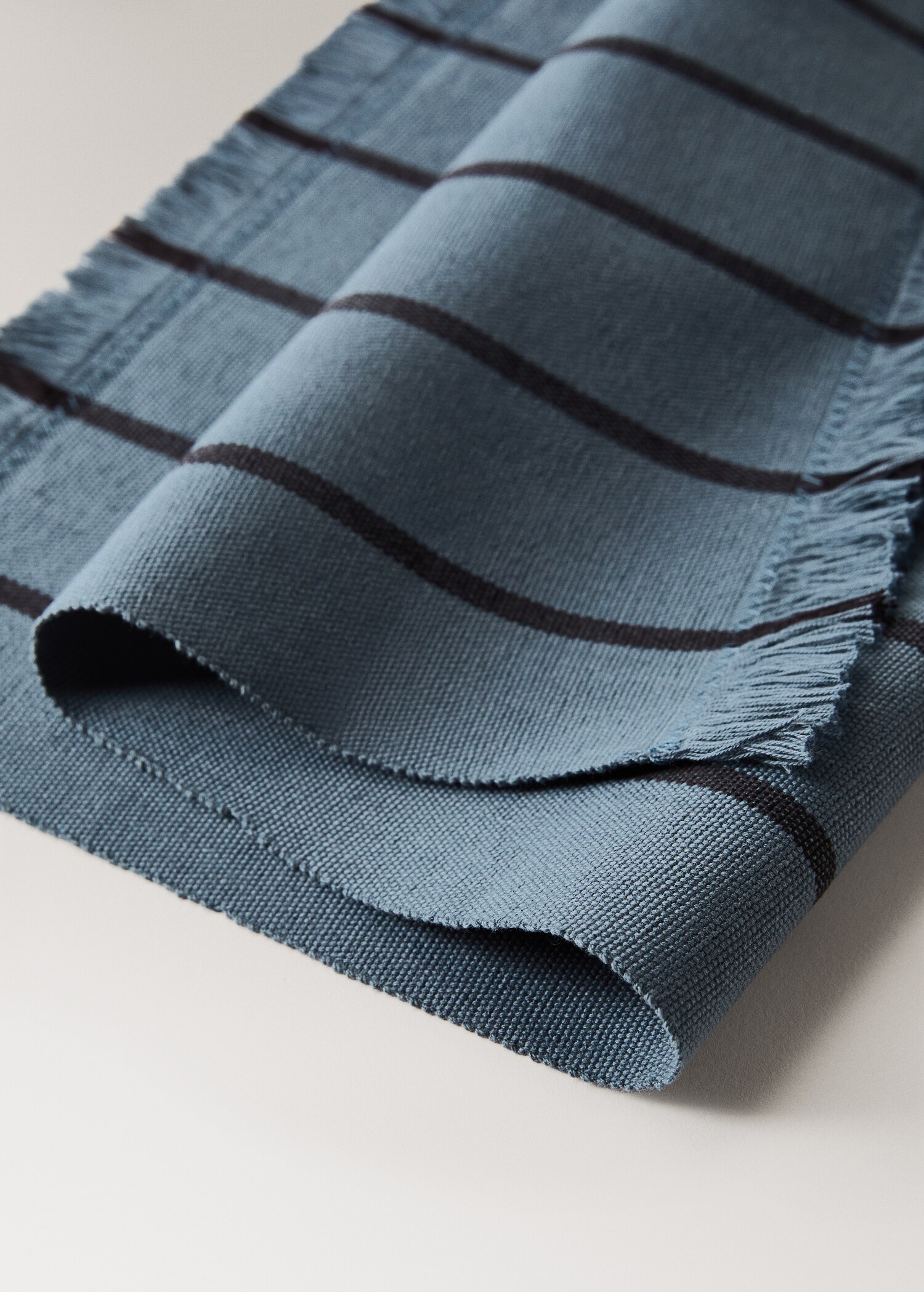 Striped placemats with tassels - Details of the article 2
