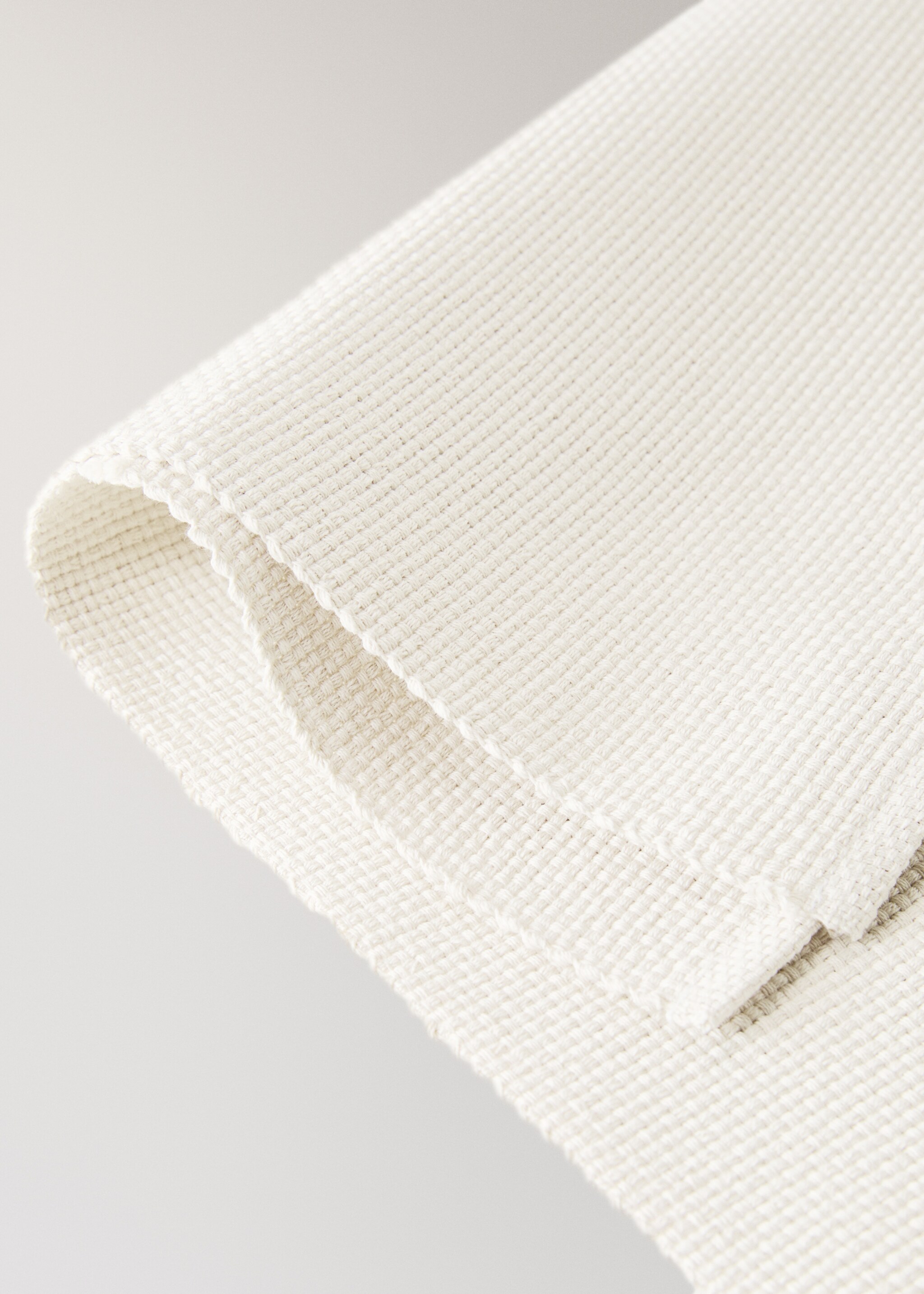 Cotton placemat made from piqué-textured cotton fabric - Details of the article 1, Off White. Ref: 17024126-00.