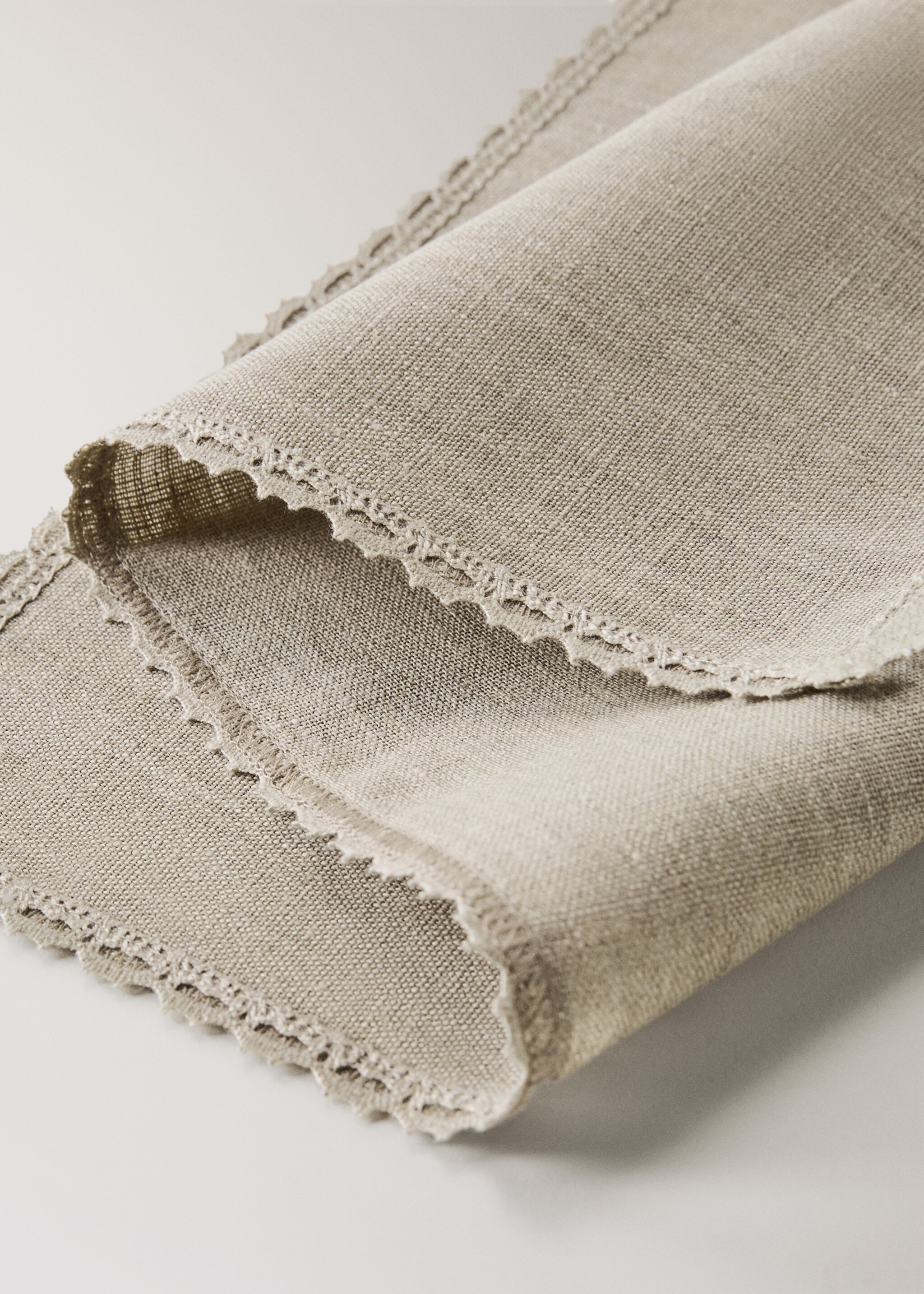 Individual linen with lace trim - Details of the article 1