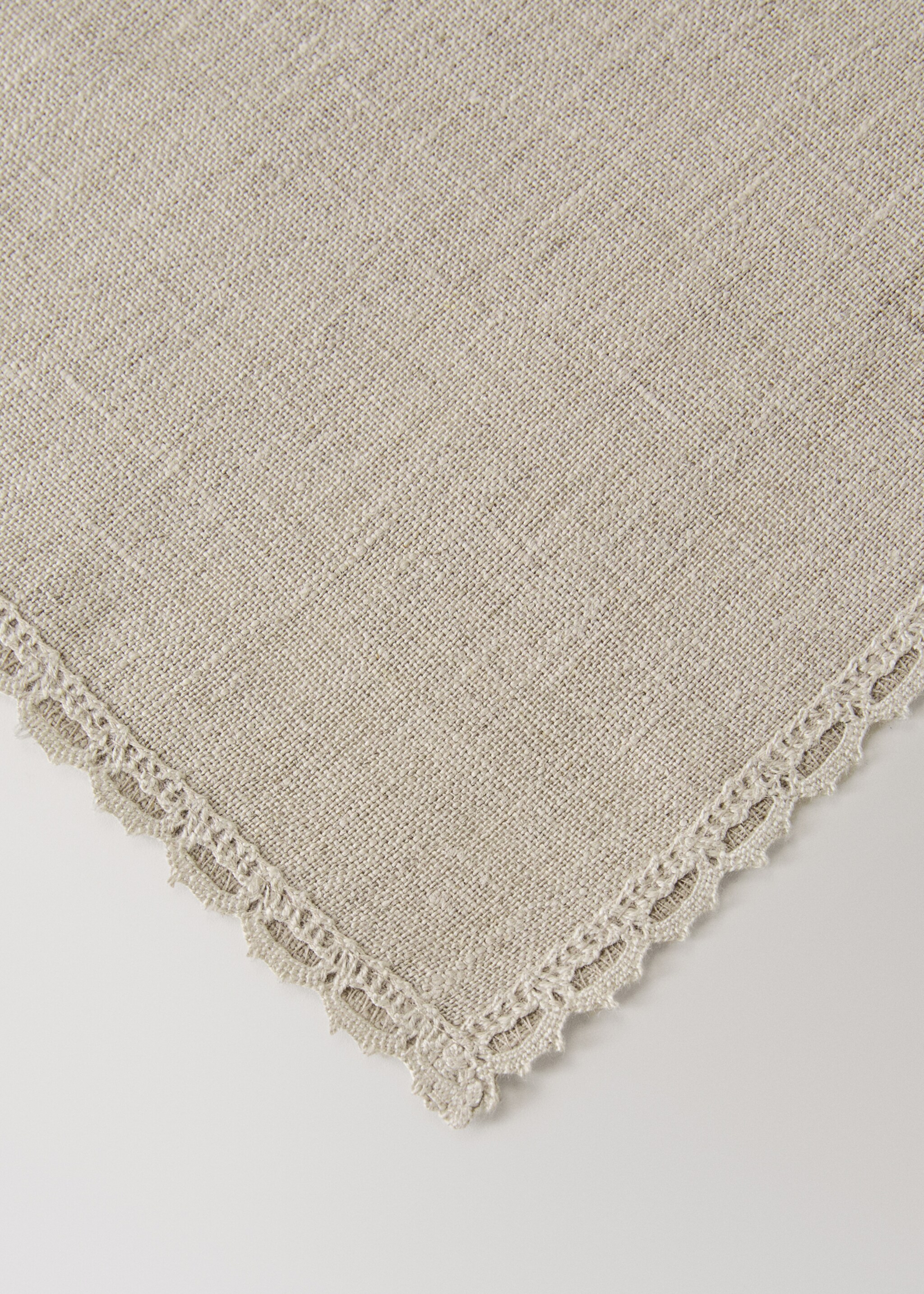 Individual linen with lace trim - Details of the article 2
