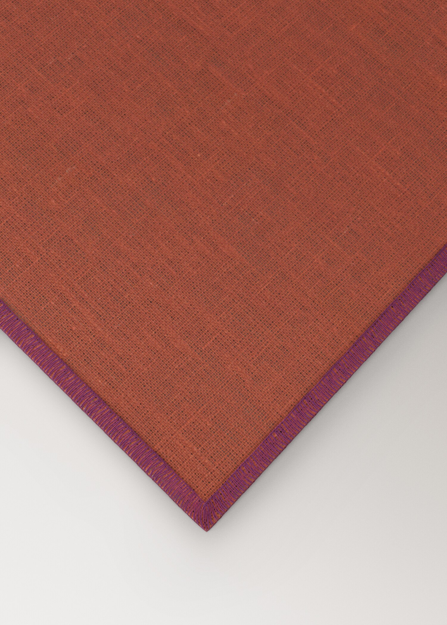 Linen overlock contrast resinated placemat - Details of the article 1