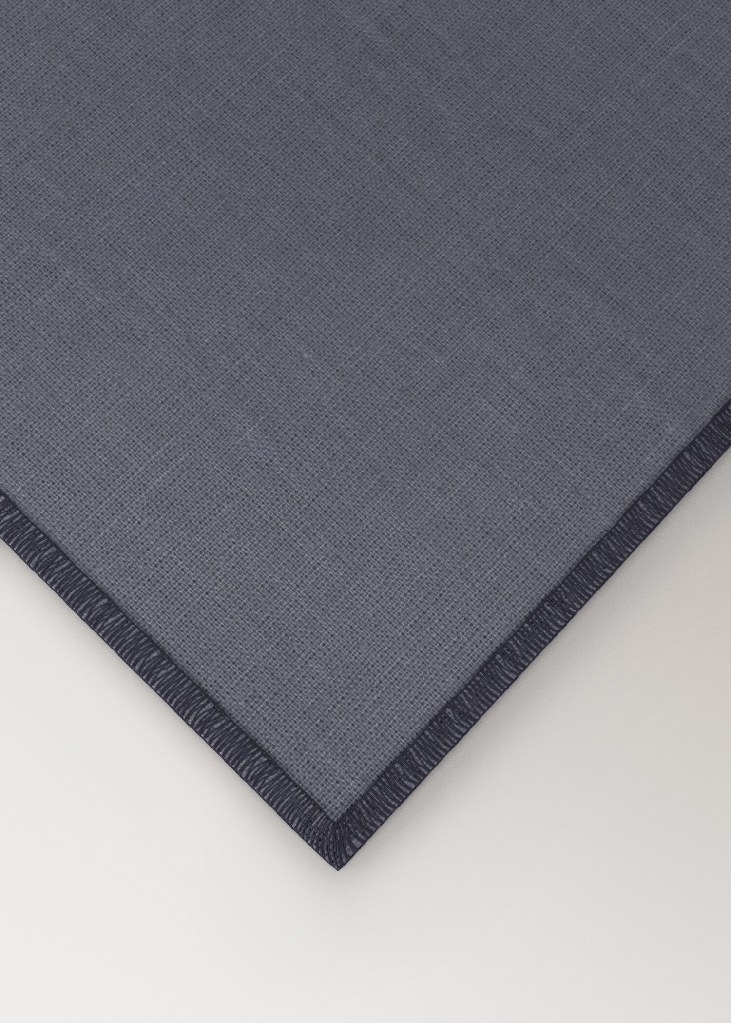 Linen overlock contrast resinated placemat - Details of the article 1