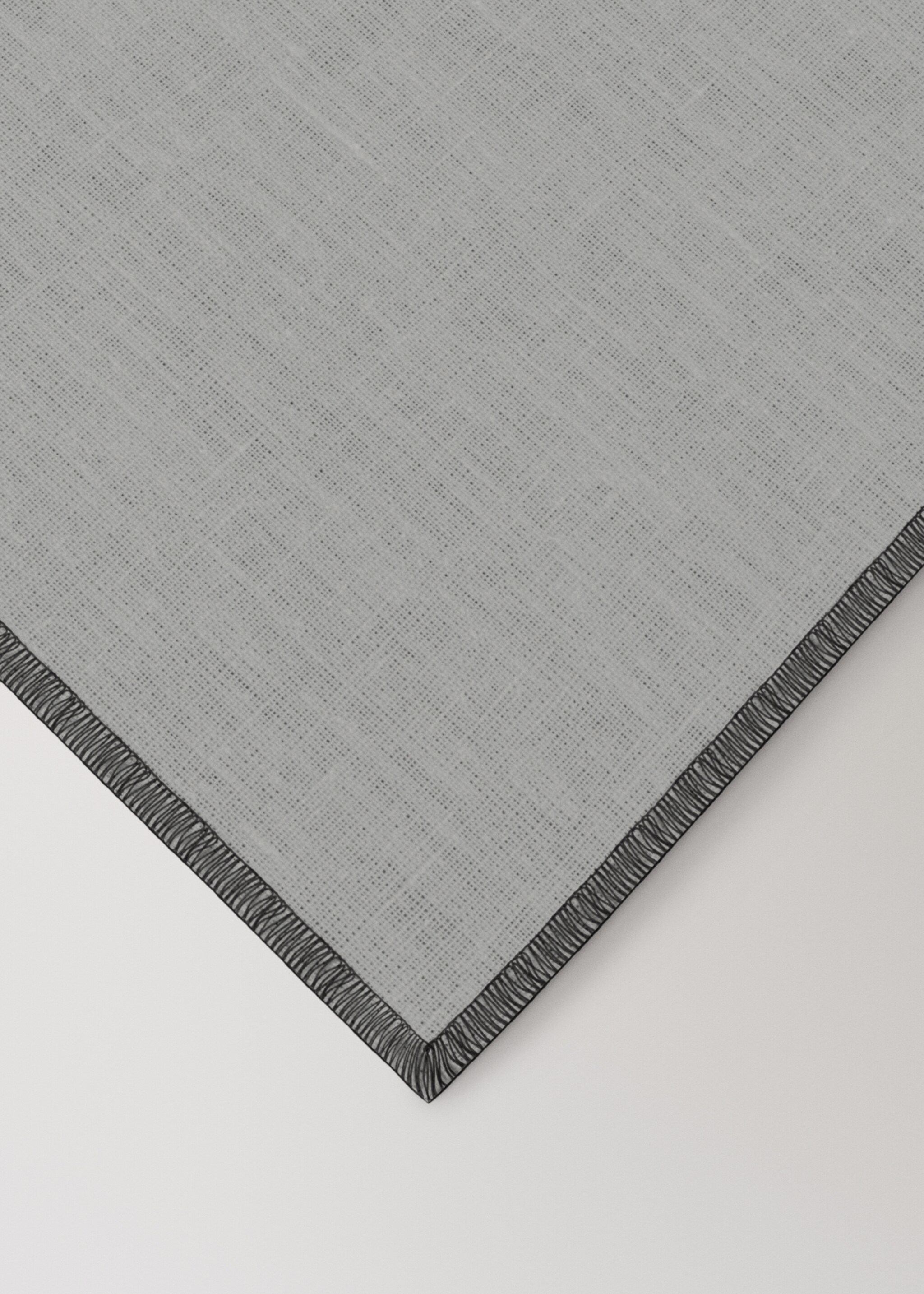 100% linen placemat with contrasting overlock stitching - Details of the article 2, Grey. Ref: 17024134-00.