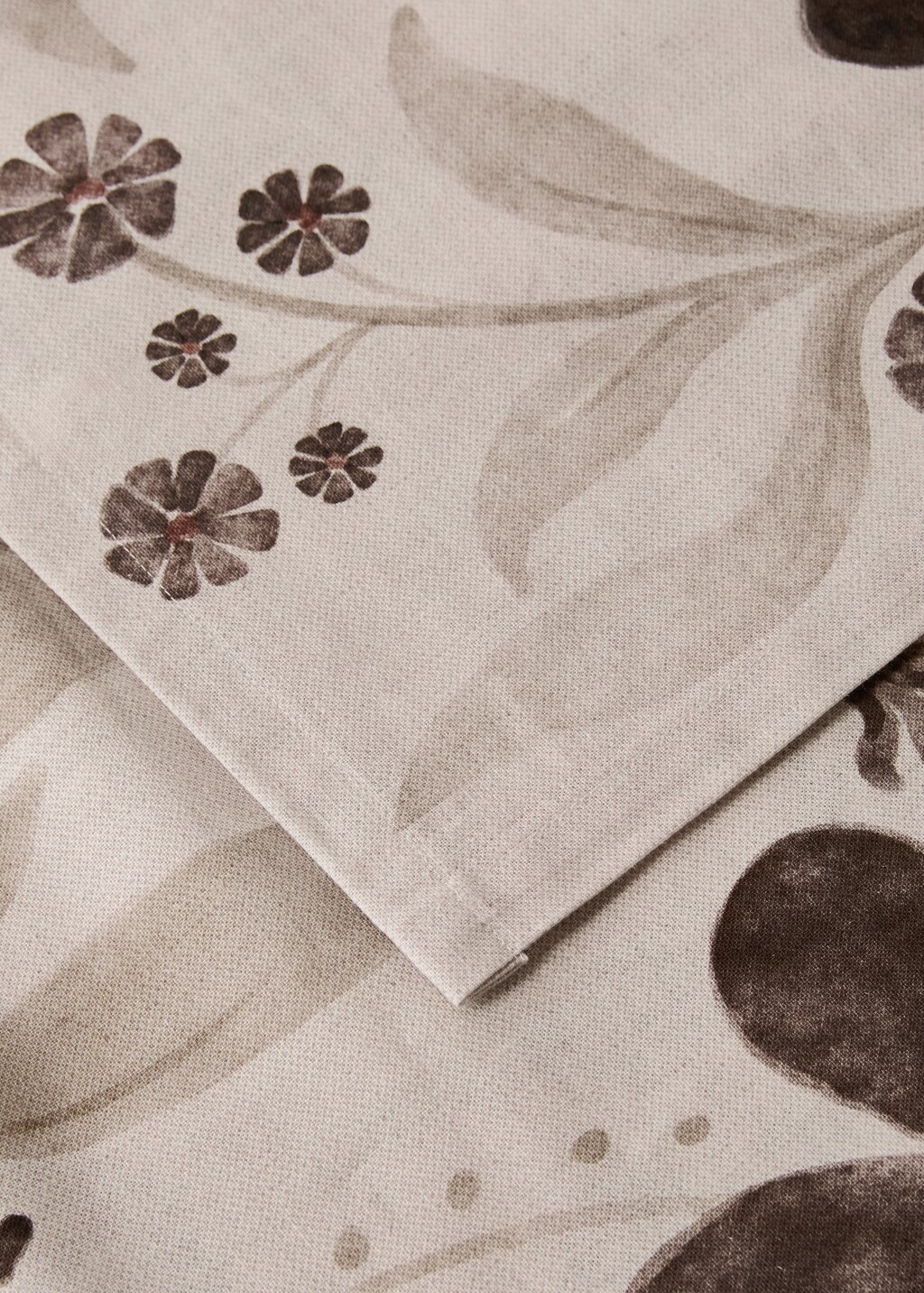 Linen floral-print tablecloth for 8 to 10 diners