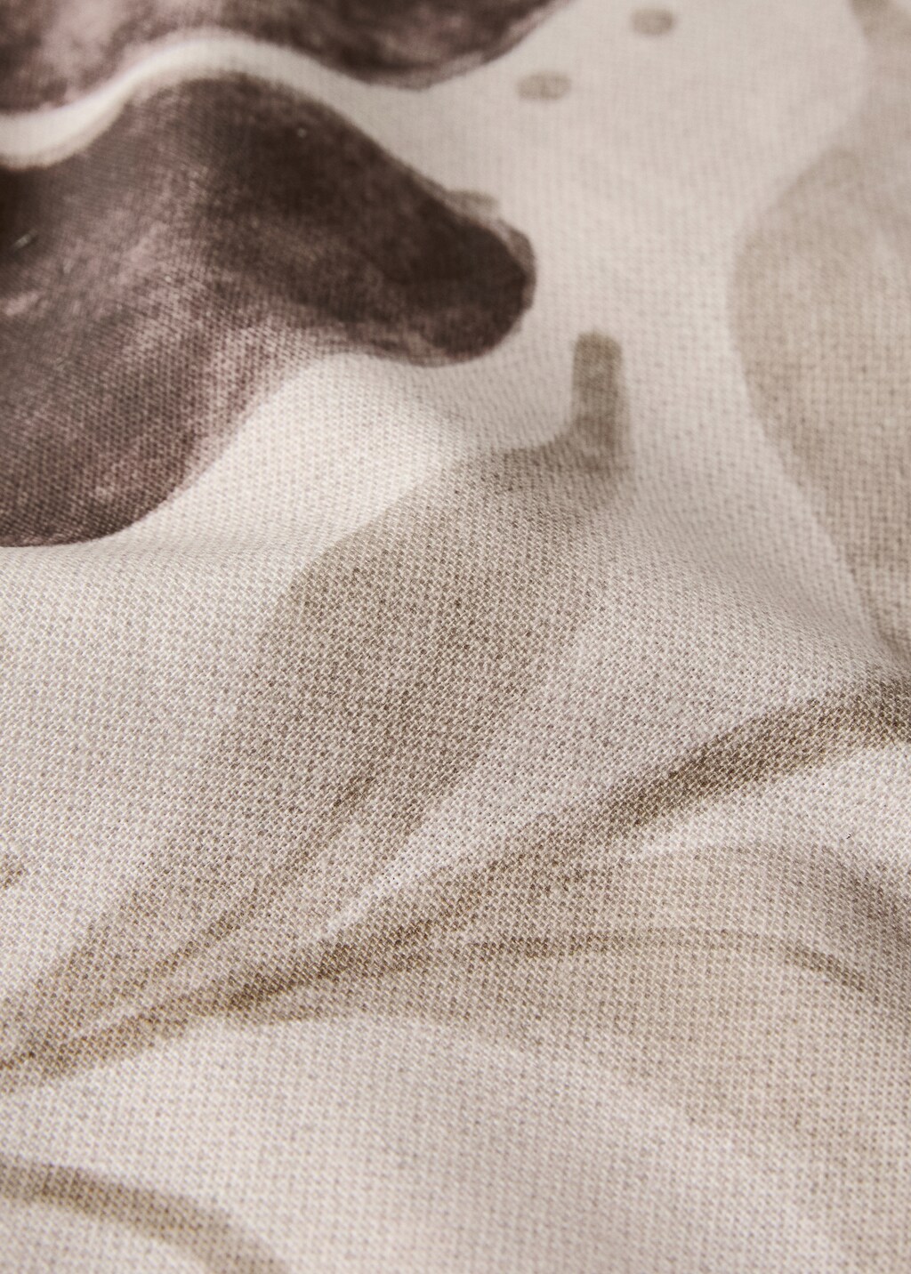 Linen floral-print tablecloth for 8 to 10 diners