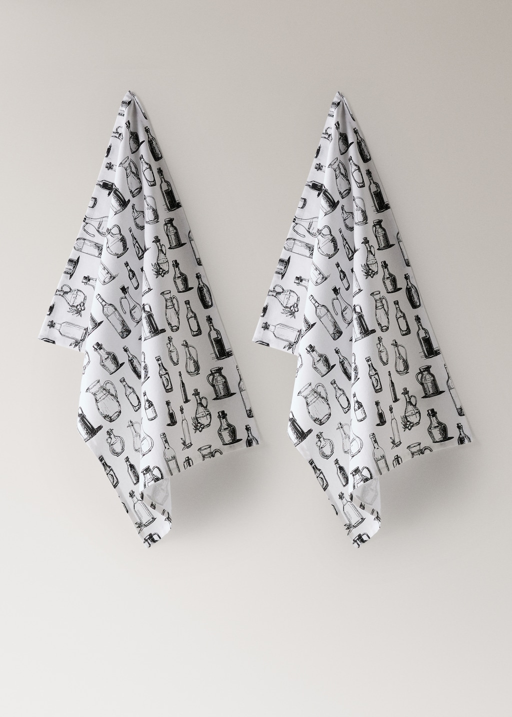 Cotton kitchen towels with bottle design
