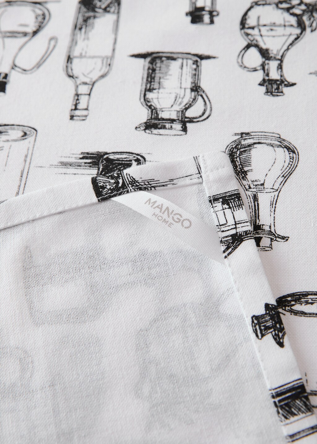 Cotton kitchen towels with bottle design