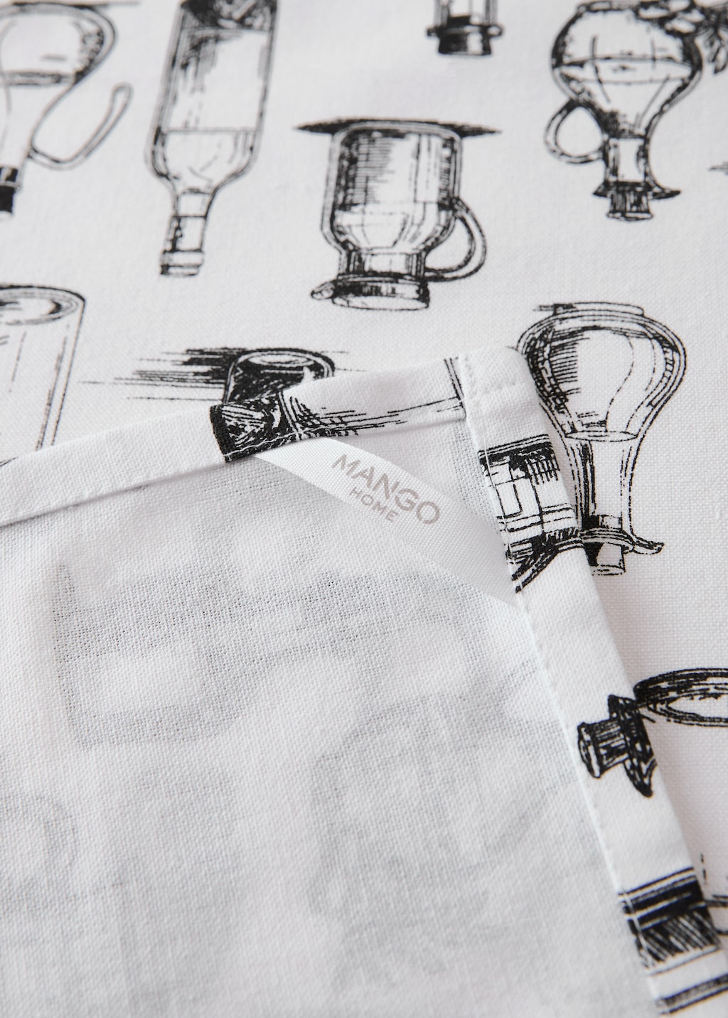 Cotton kitchen towels with bottle design