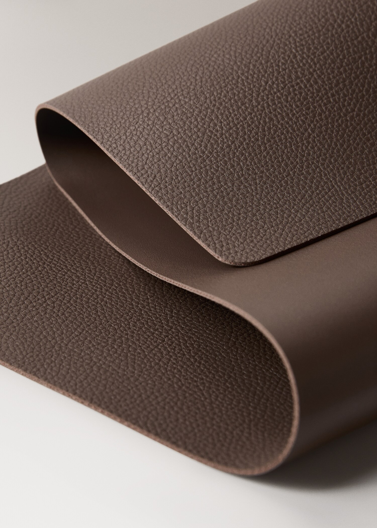 Rectangular leather-effect placemat - Details of the article 1