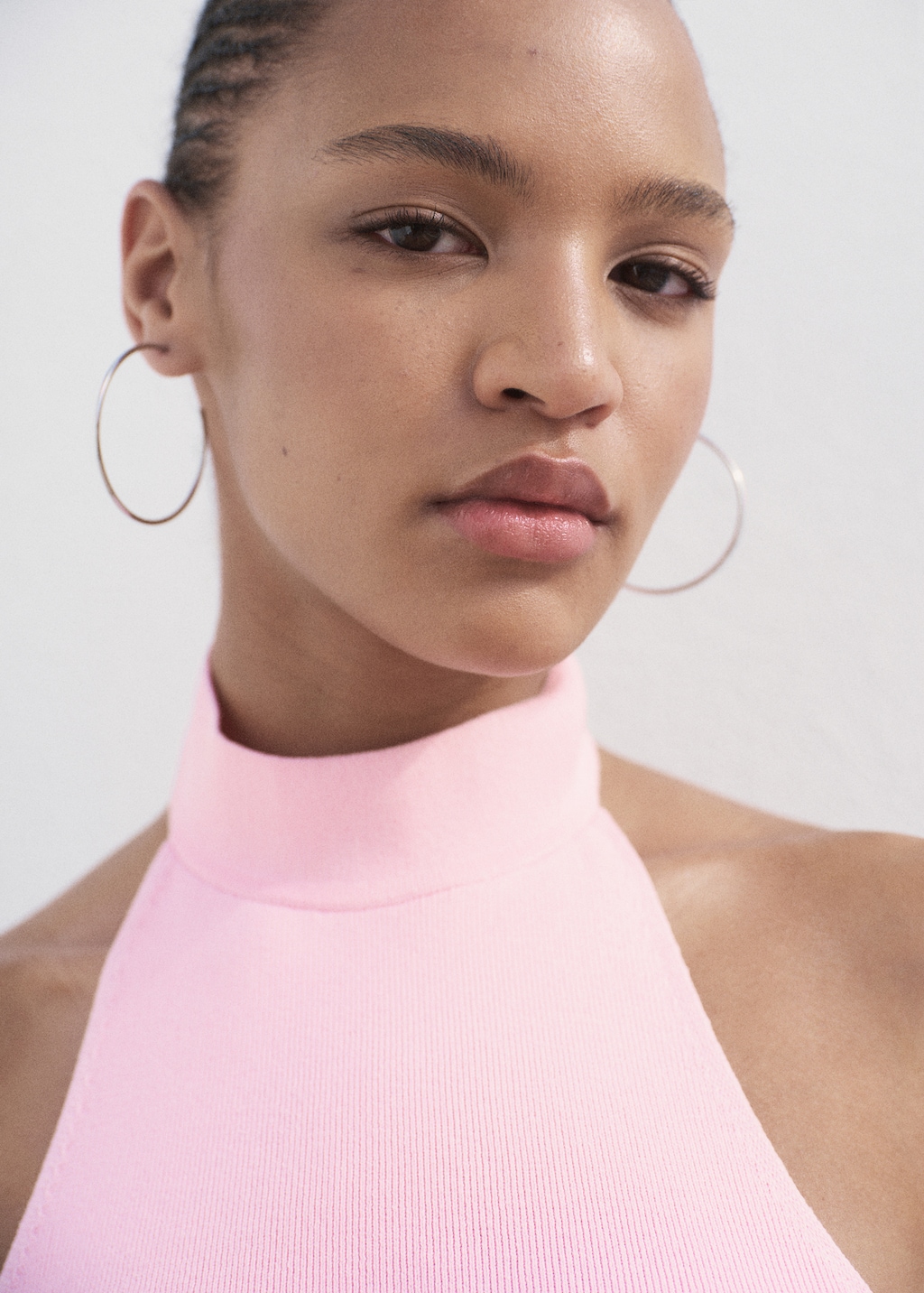 Halter-neck knitted top